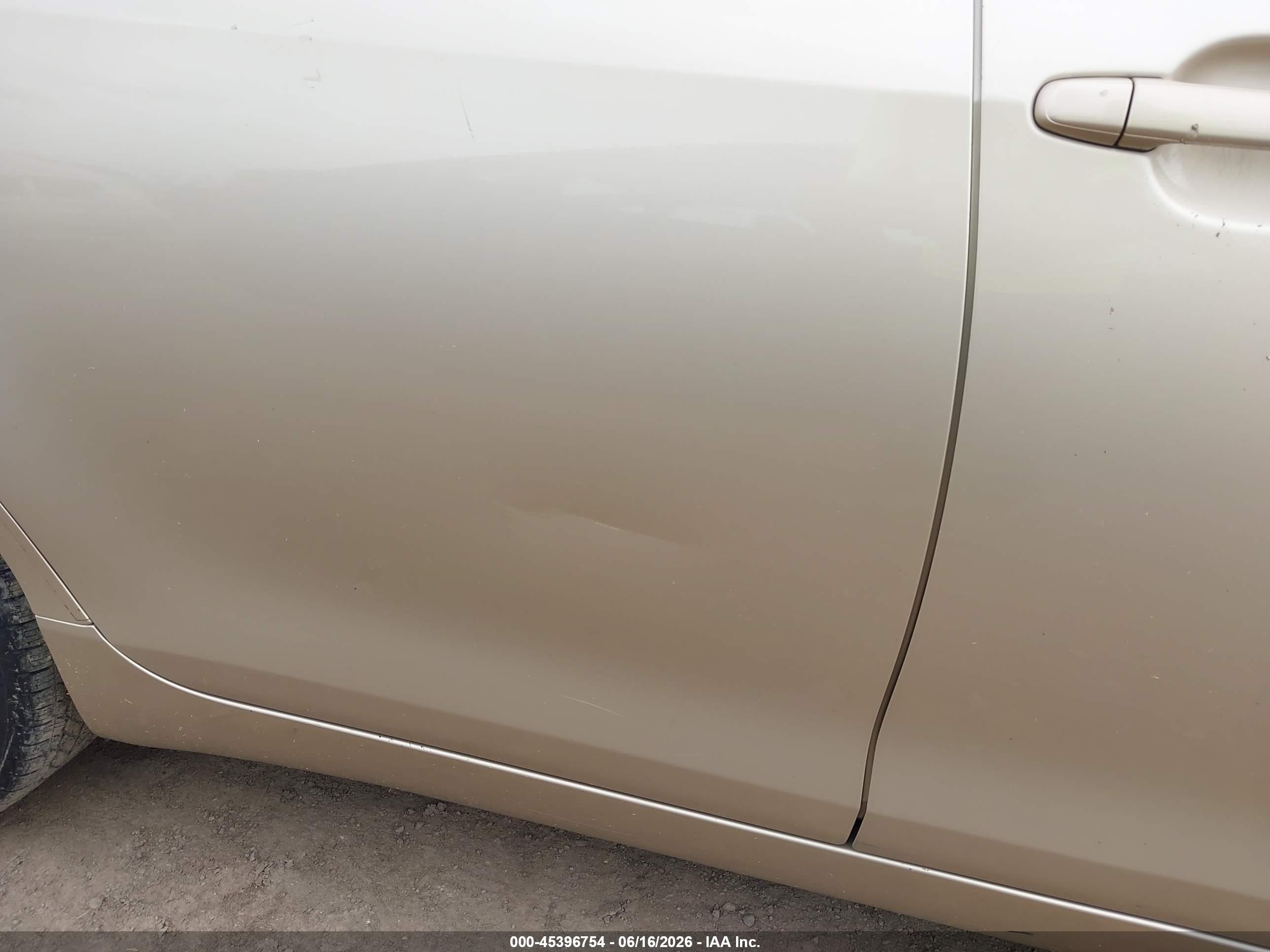 2011 Toyota Camry Le Gold vin: 4T4BF3EKXBR110232