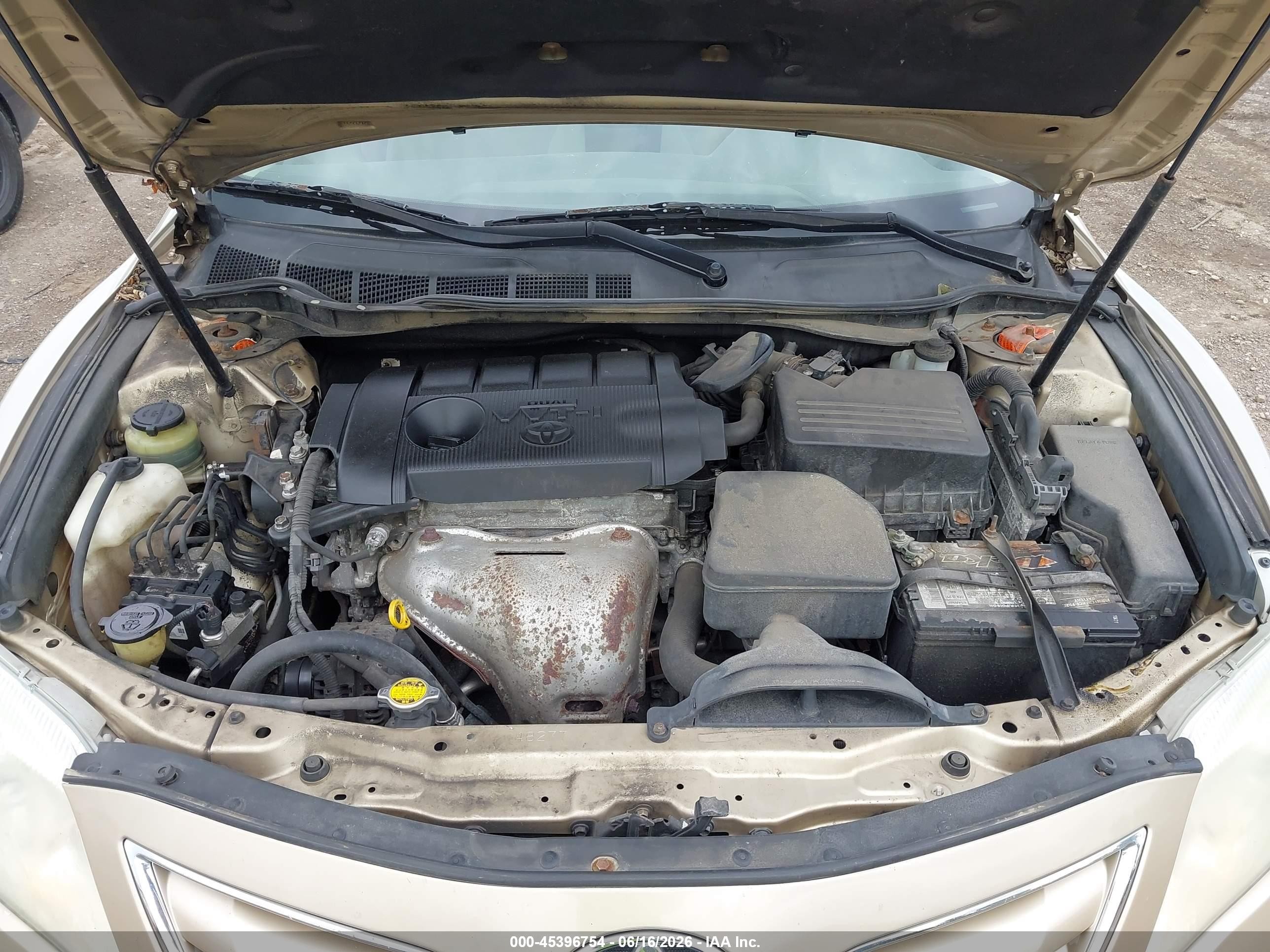 2011 Toyota Camry Le Gold vin: 4T4BF3EKXBR110232