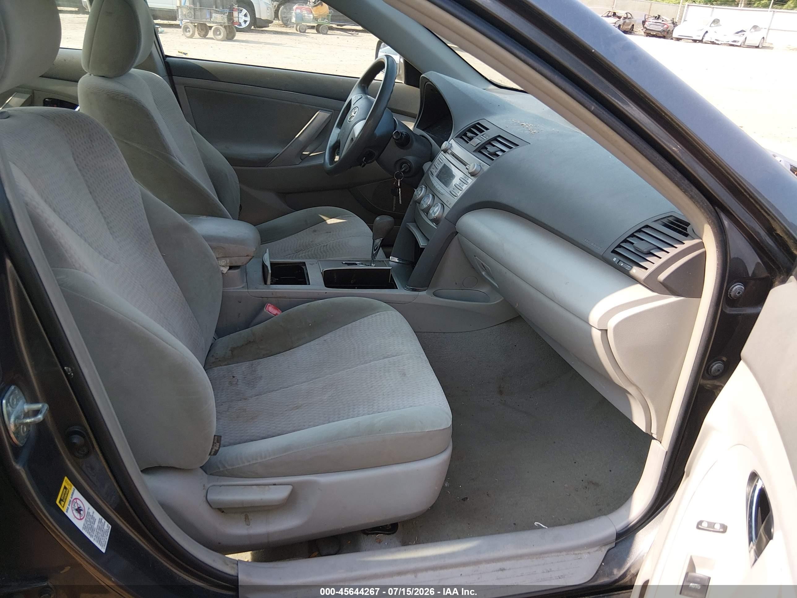 2011 Toyota Camry Le Silver vin: 4T4BF3EKXBR113860