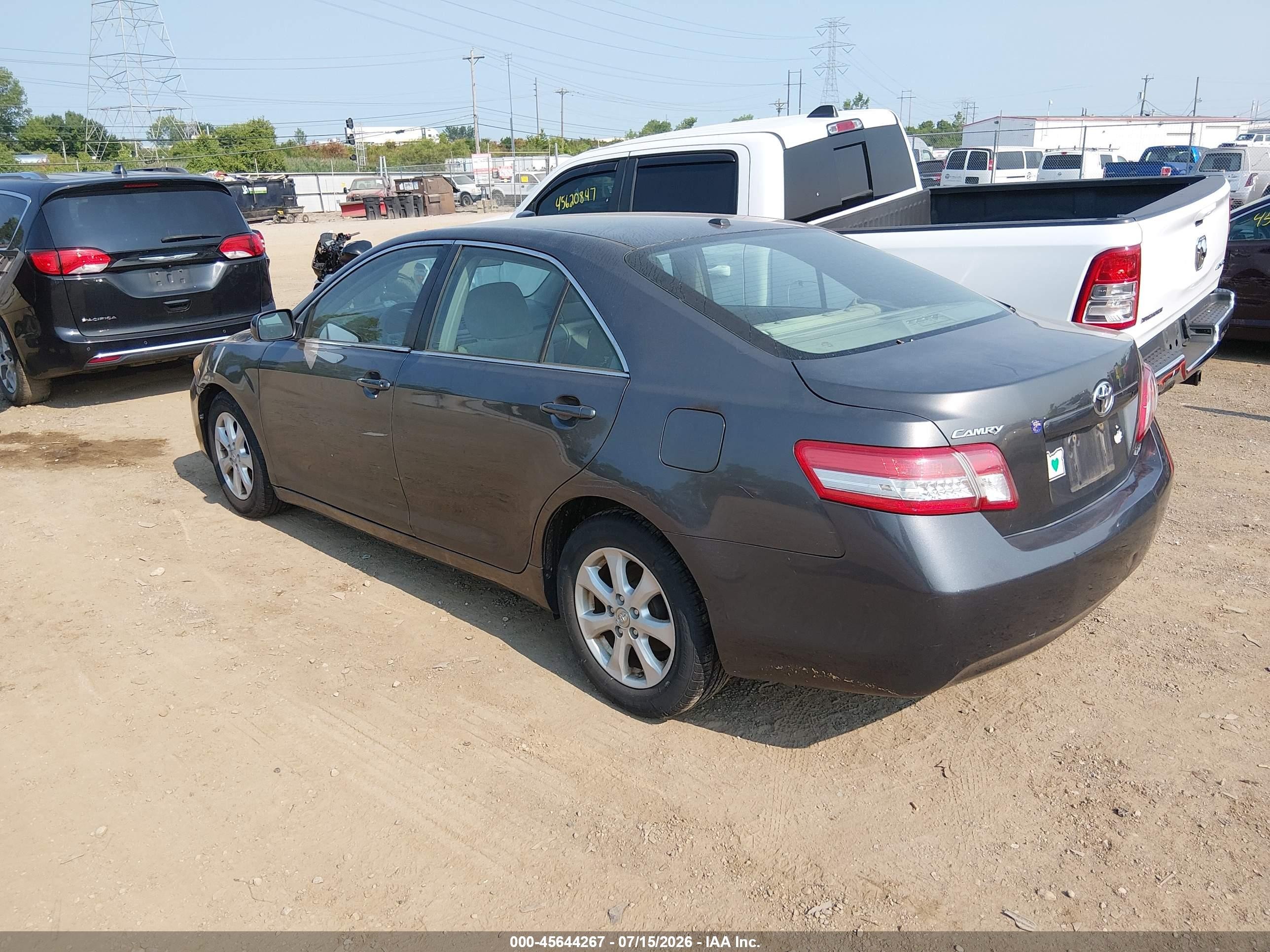 2011 Toyota Camry Le Silver vin: 4T4BF3EKXBR113860