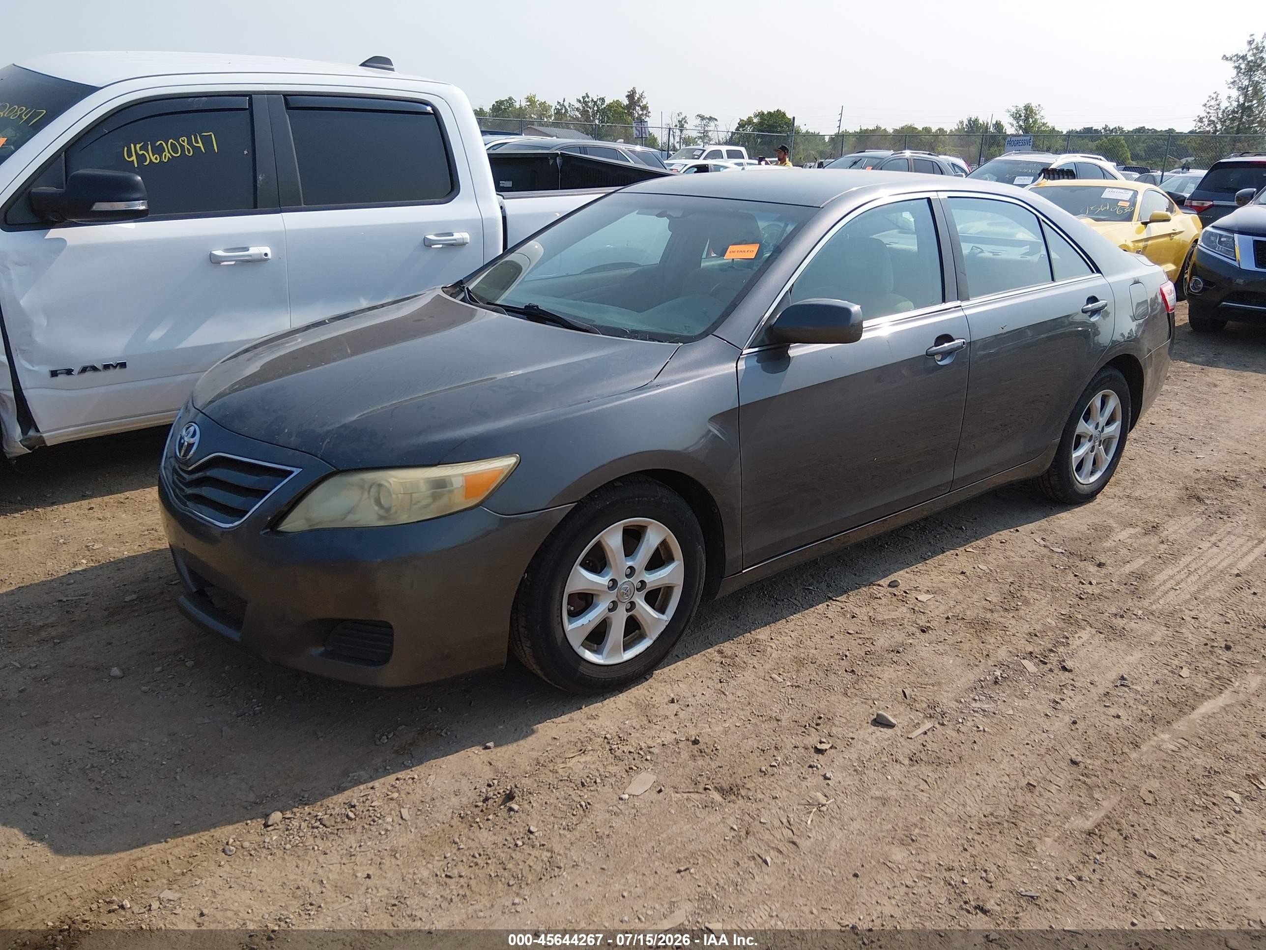 2011 Toyota Camry Le Silver vin: 4T4BF3EKXBR113860