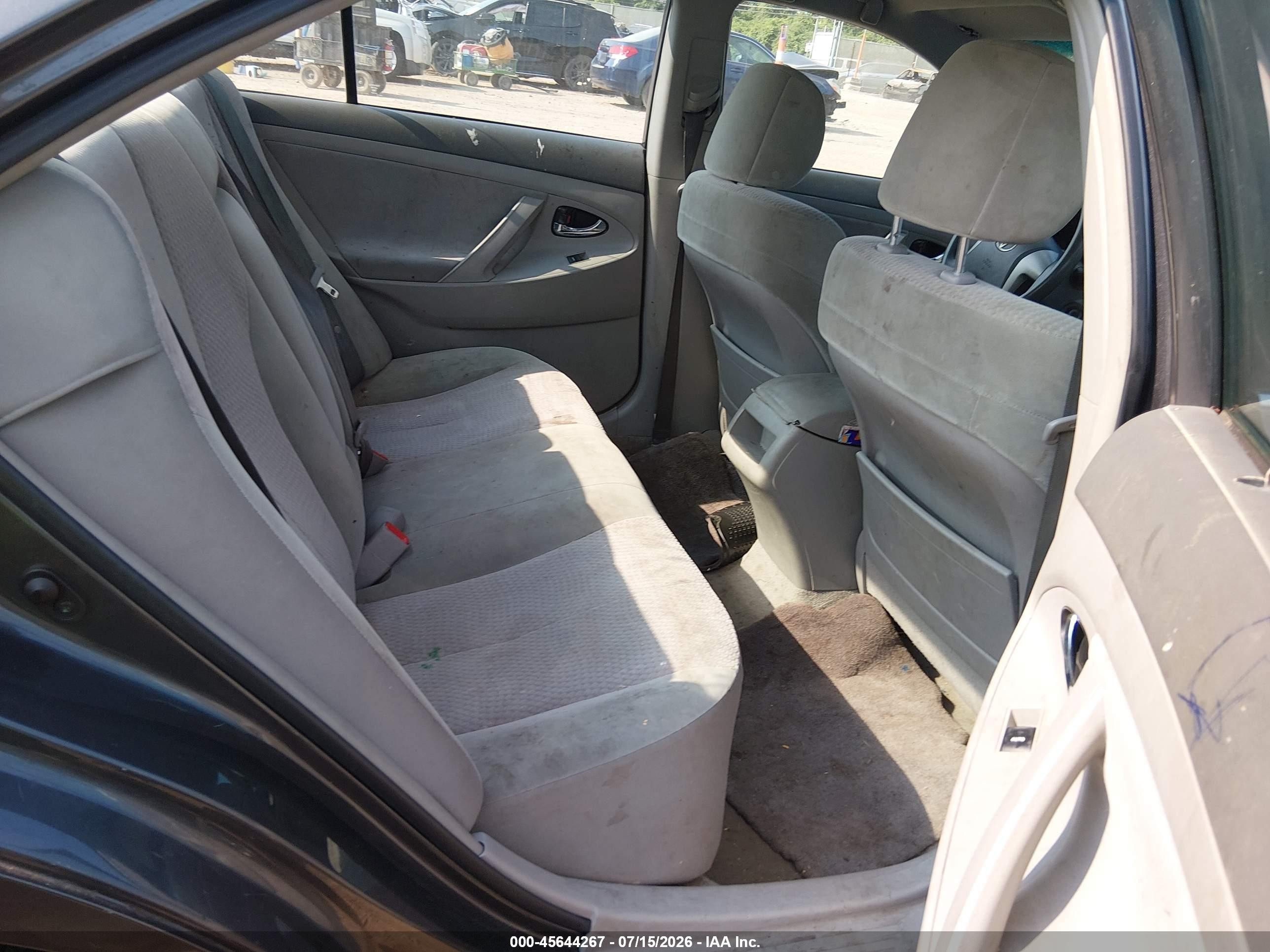 2011 Toyota Camry Le Silver vin: 4T4BF3EKXBR113860