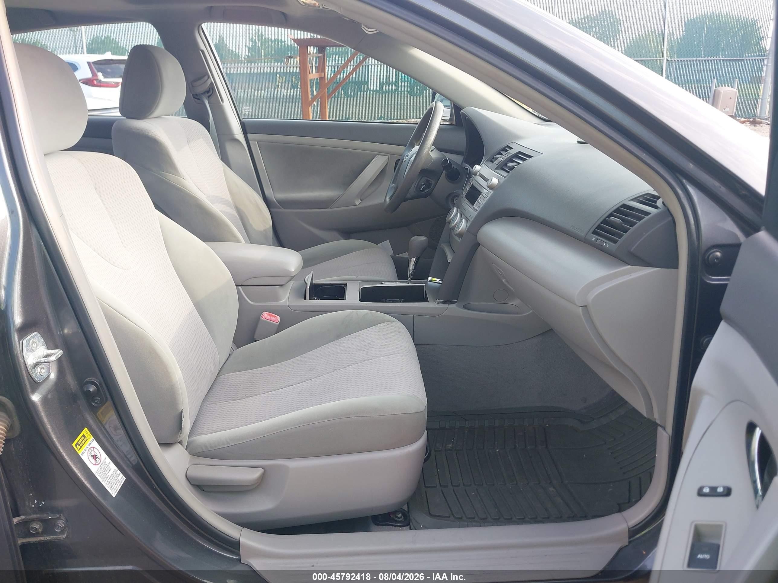 2011 Toyota Camry Le Gray vin: 4T4BF3EKXBR116581