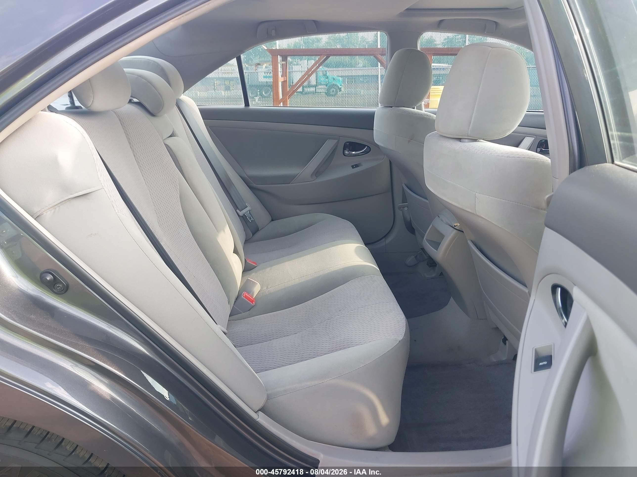 2011 Toyota Camry Le Gray vin: 4T4BF3EKXBR116581