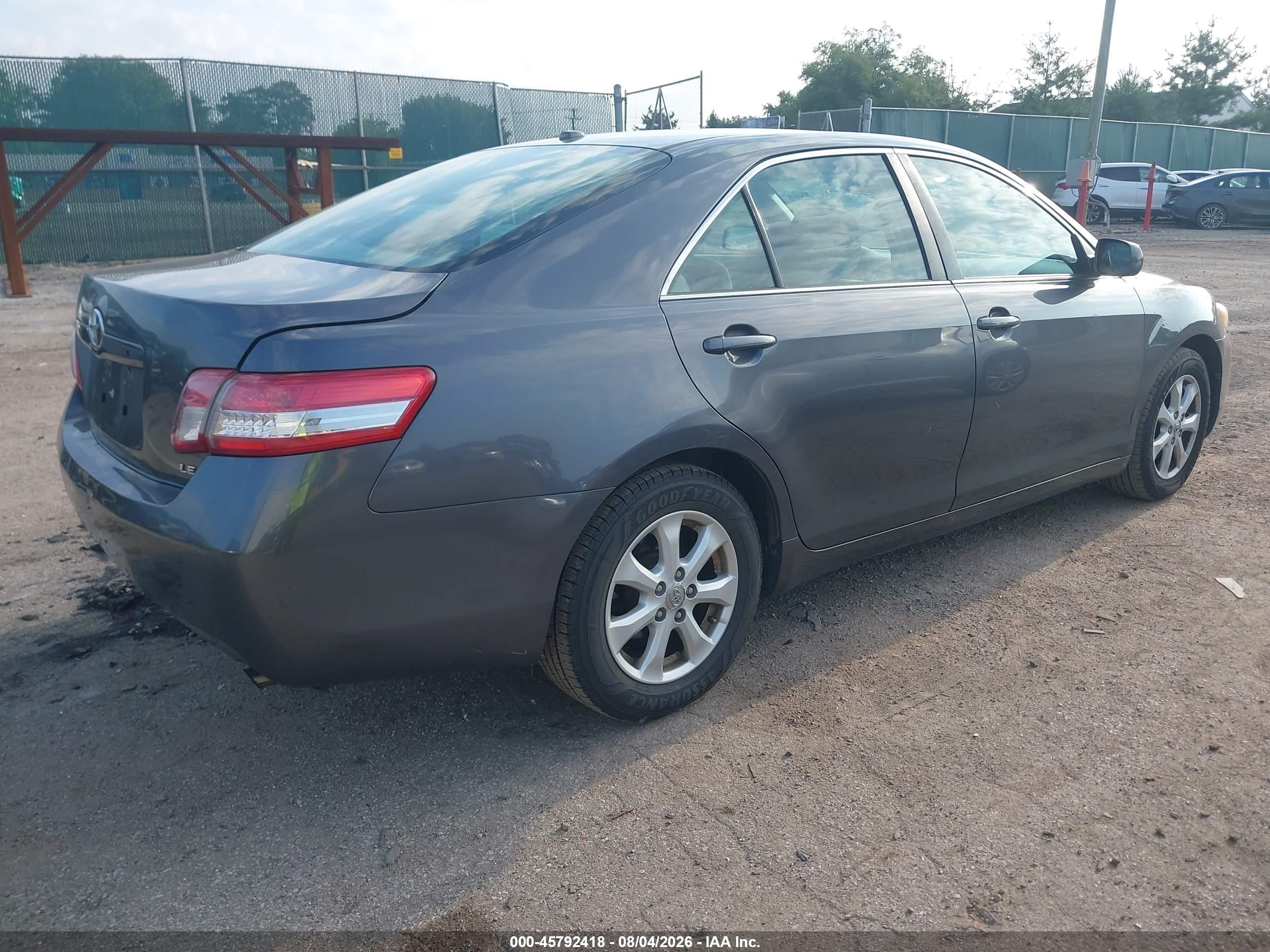 2011 Toyota Camry Le Gray vin: 4T4BF3EKXBR116581