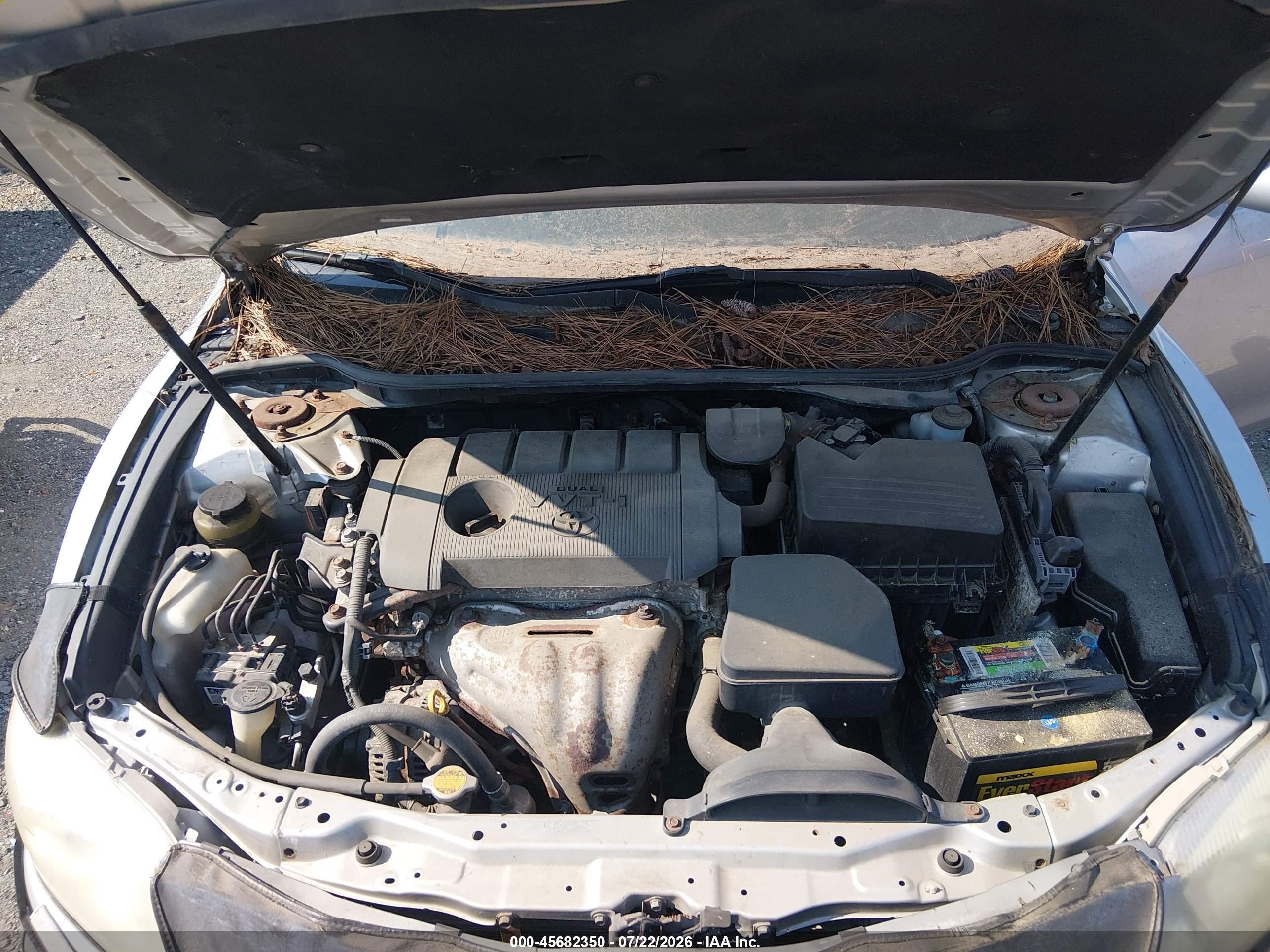 2011 Toyota Camry Le Gray vin: 4T4BF3EKXBR120582