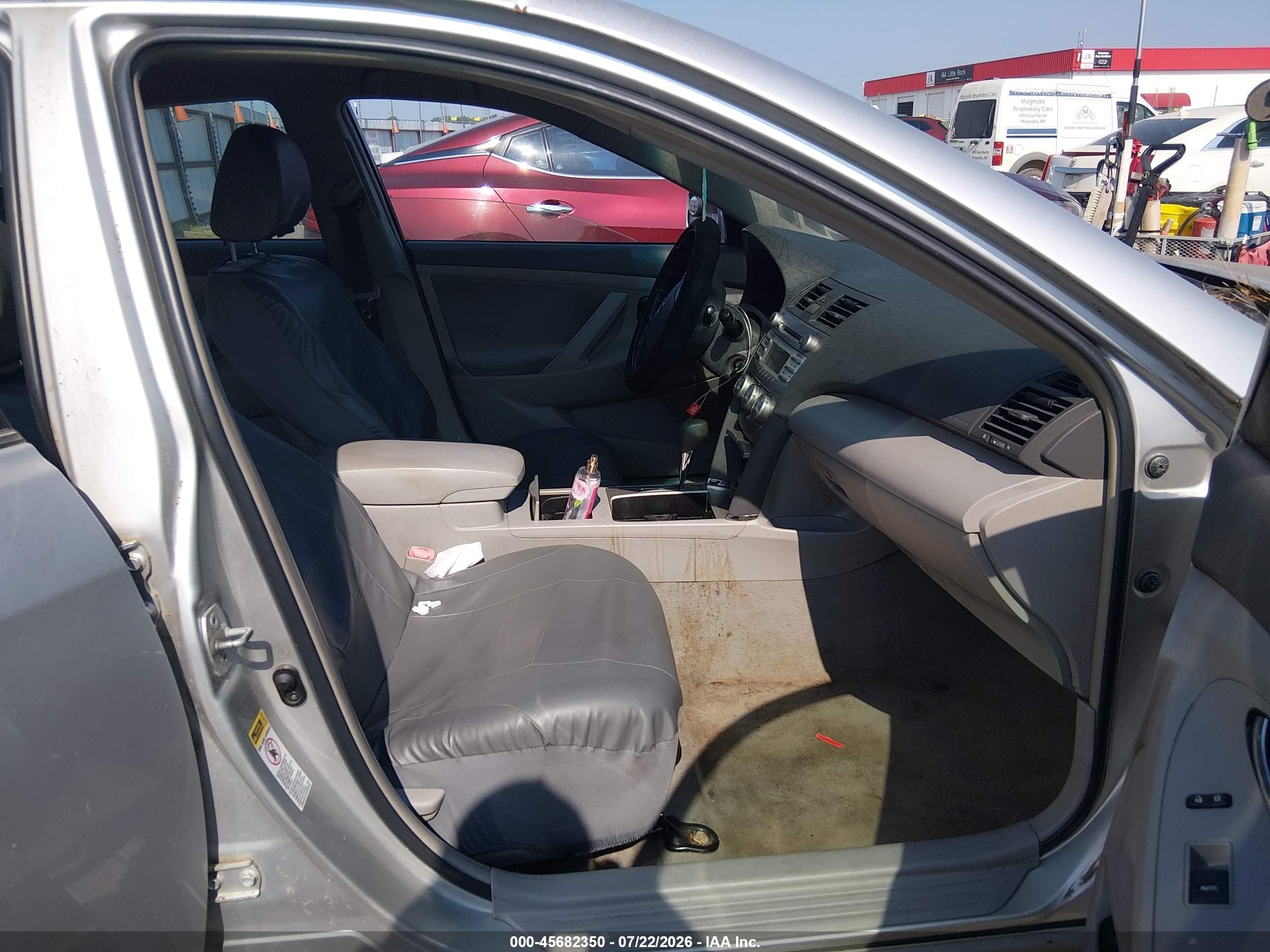 2011 Toyota Camry Le Gray vin: 4T4BF3EKXBR120582