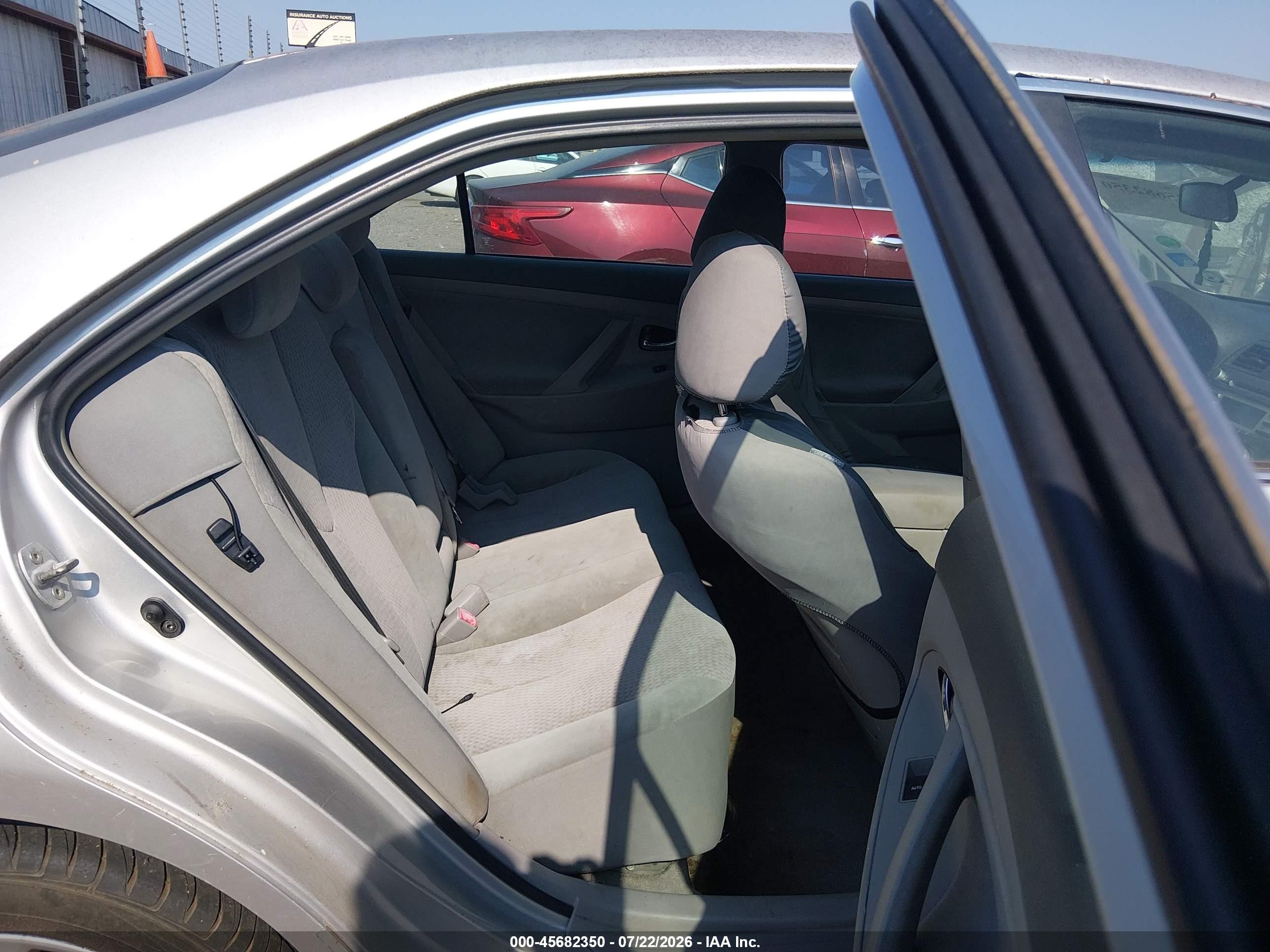 2011 Toyota Camry Le Gray vin: 4T4BF3EKXBR120582