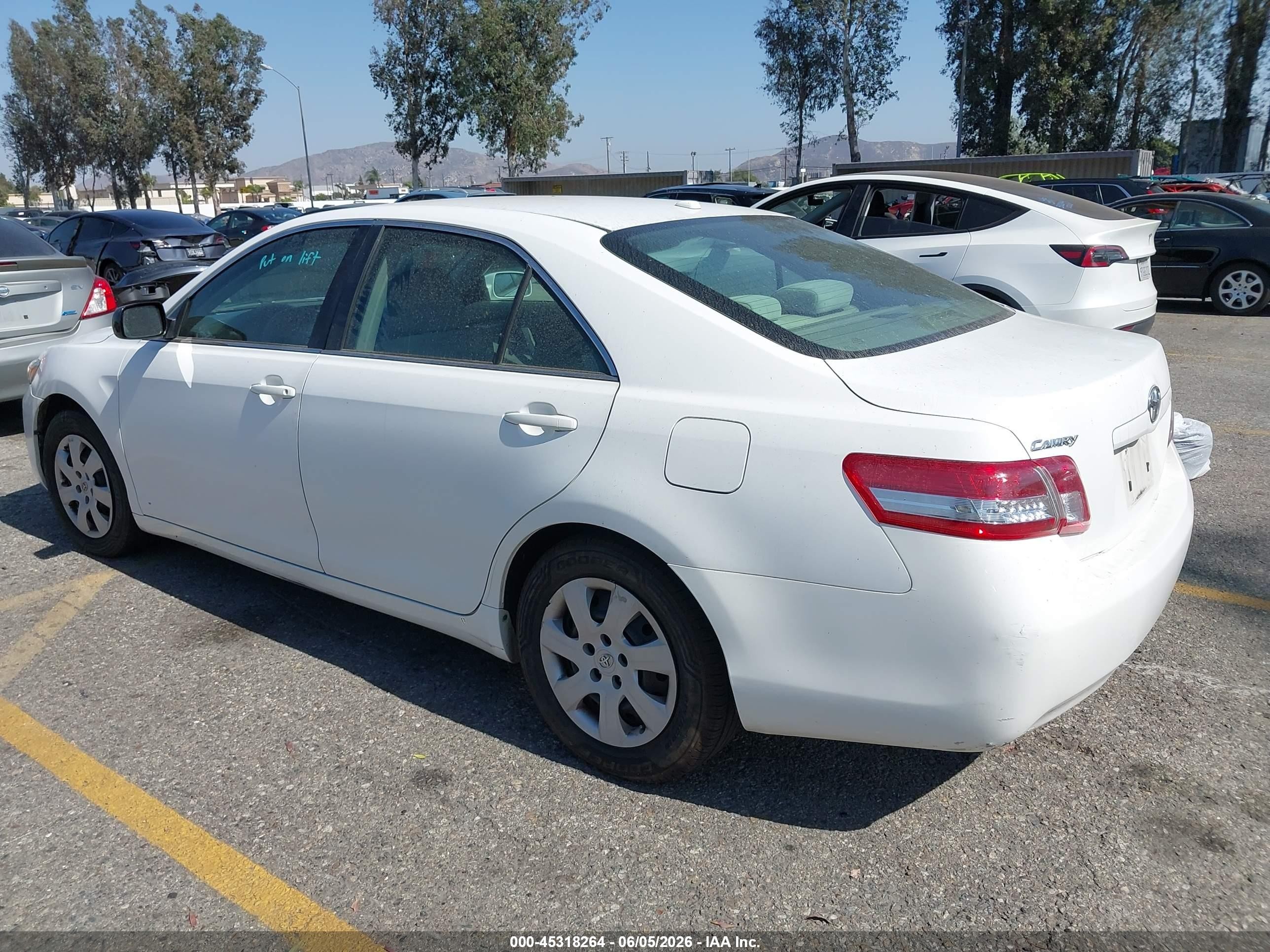 2011 Toyota Camry Le White vin: 4T4BF3EKXBR129072