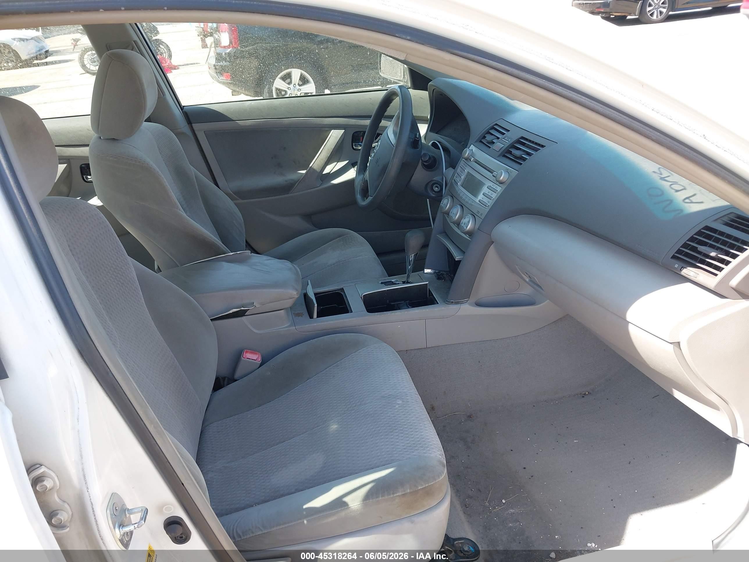 2011 Toyota Camry Le White vin: 4T4BF3EKXBR129072