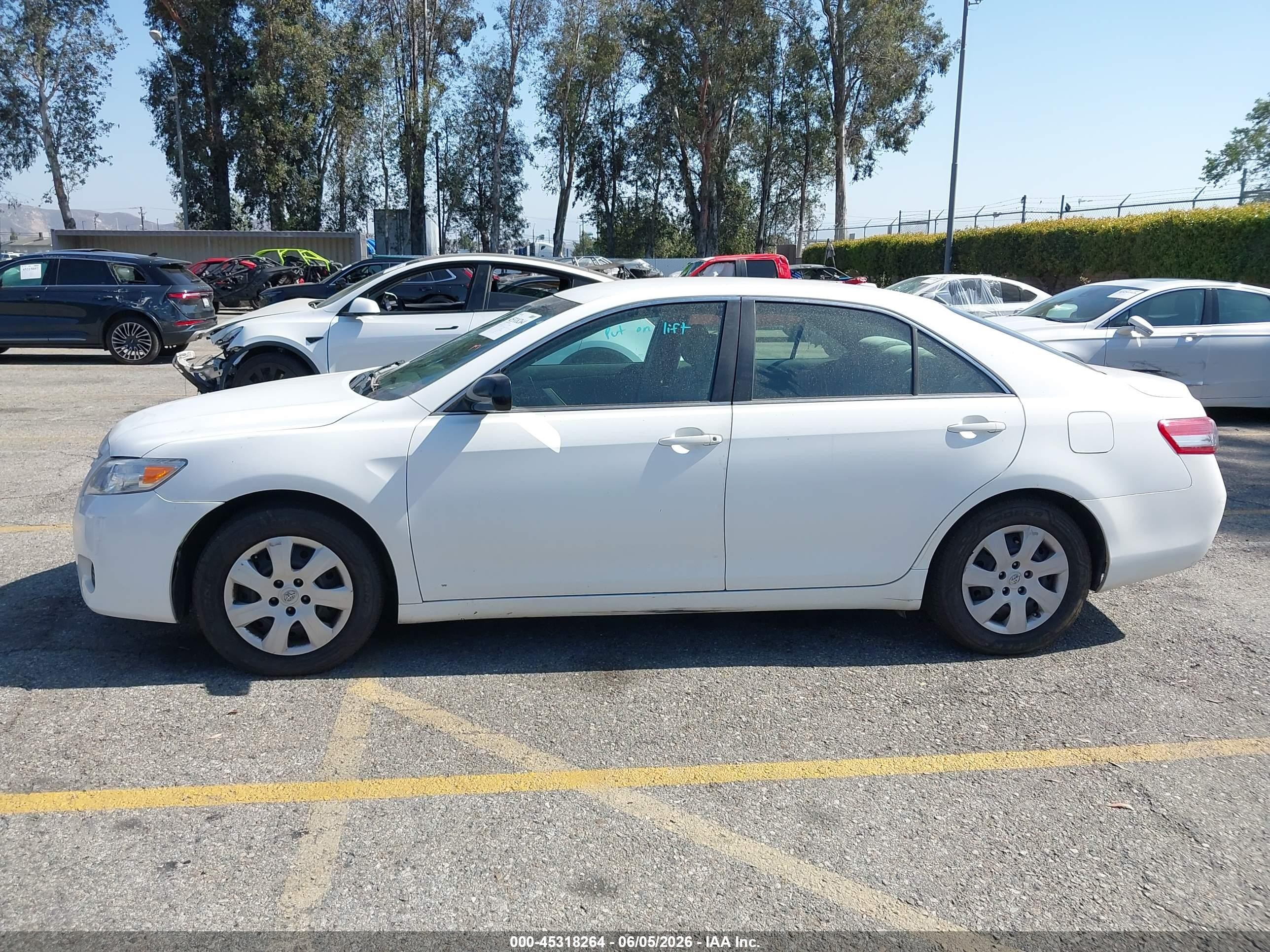 2011 Toyota Camry Le White vin: 4T4BF3EKXBR129072
