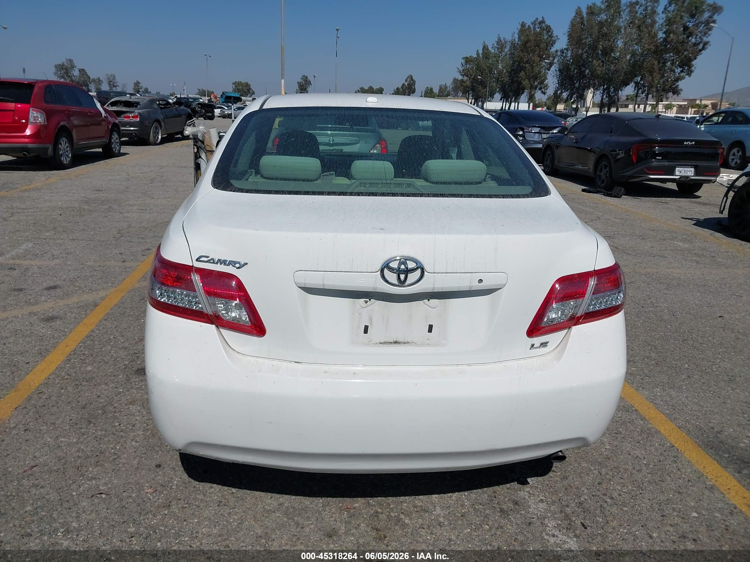 2011 Toyota Camry Le White vin: 4T4BF3EKXBR129072