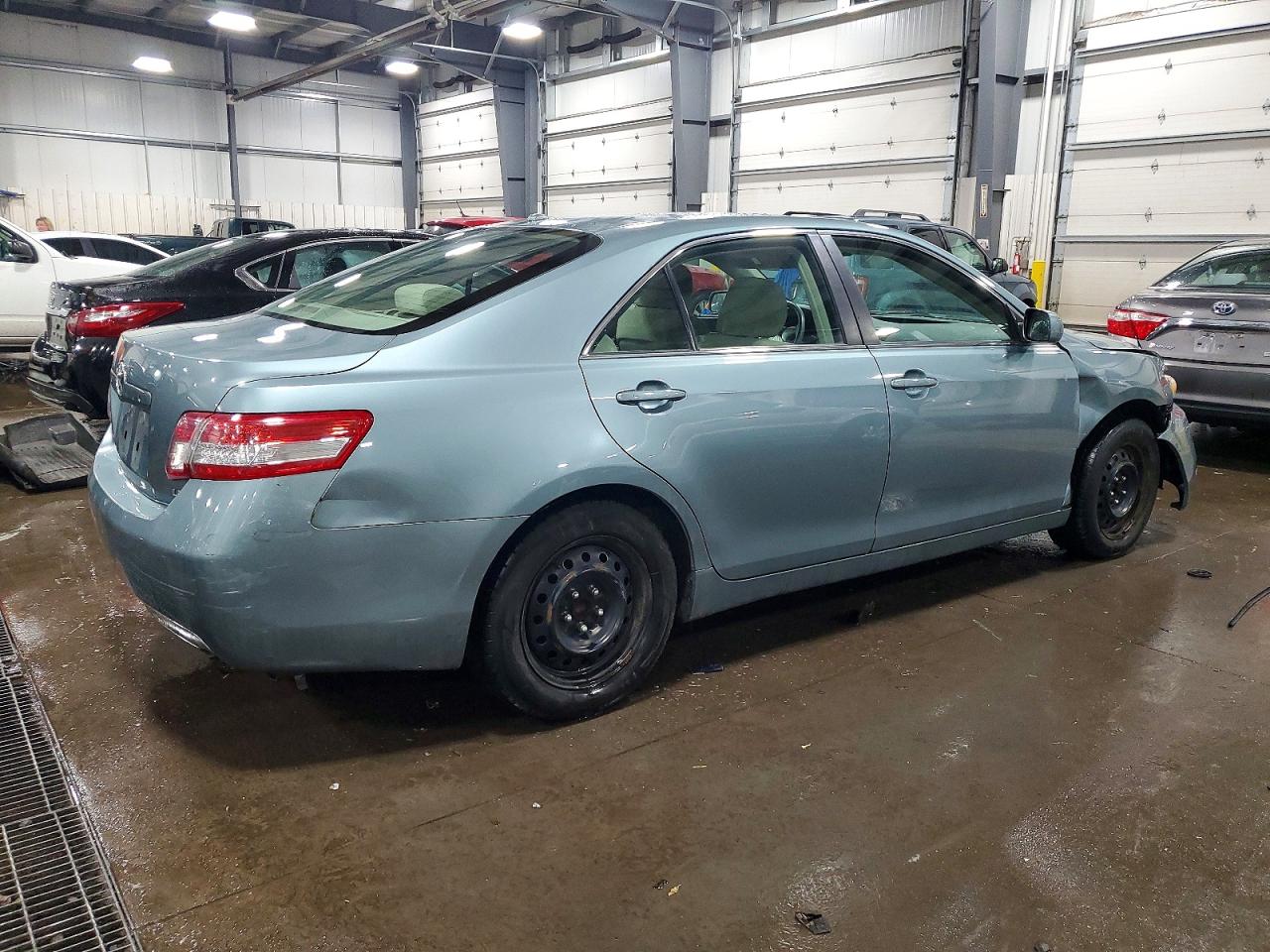2011 Toyota Camry Le Blue vin: 4T4BF3EKXBR137849