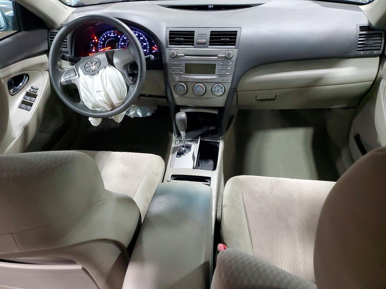 2011 Toyota Camry Le Blue vin: 4T4BF3EKXBR137849