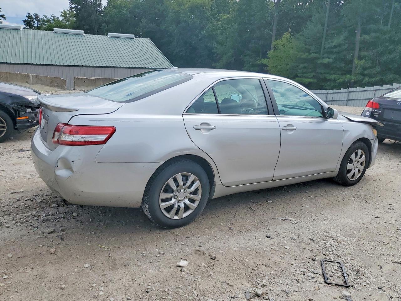 2011 Toyota Camry Le Silver vin: 4T4BF3EKXBR142176