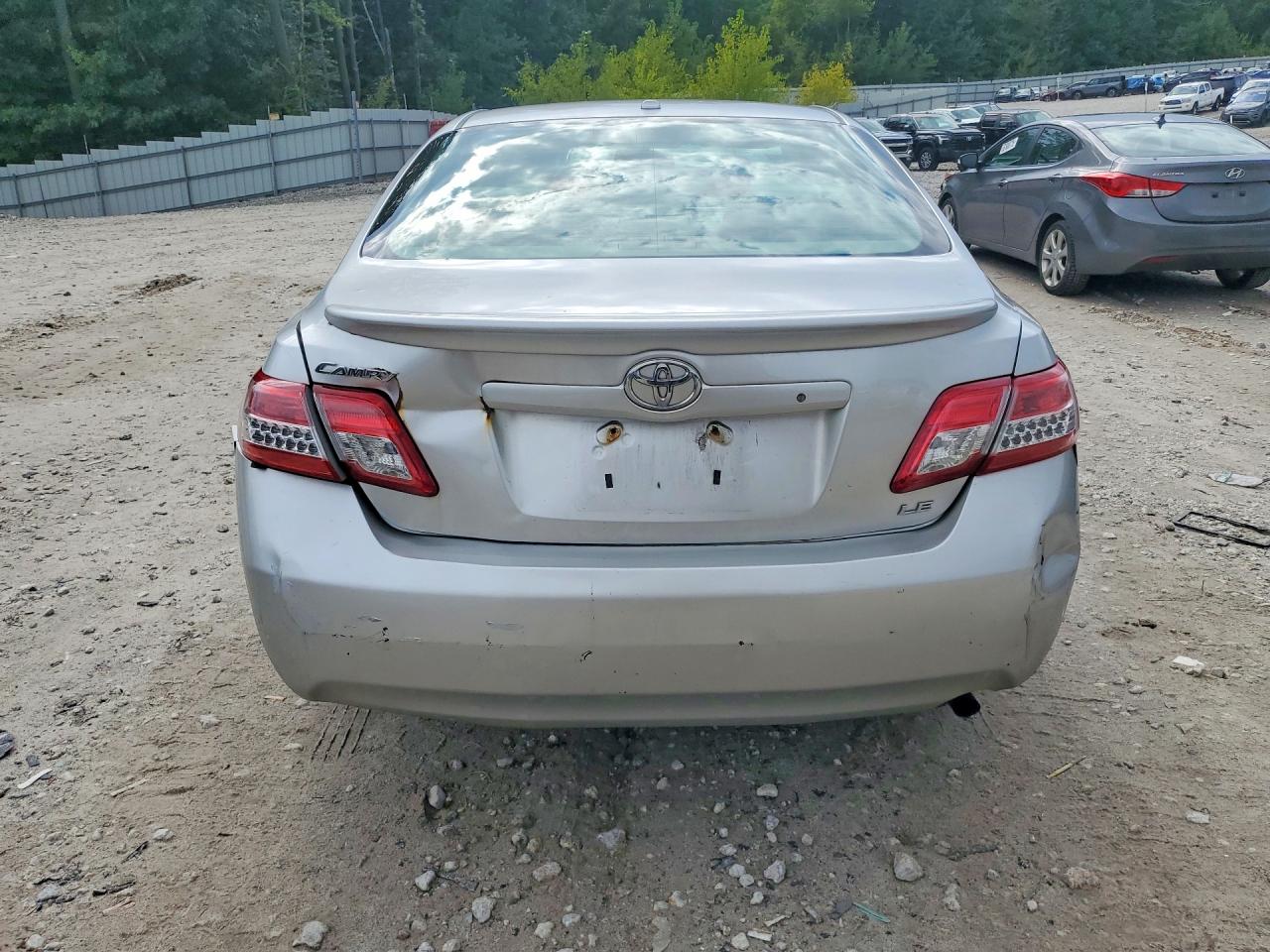 2011 Toyota Camry Le Silver vin: 4T4BF3EKXBR142176