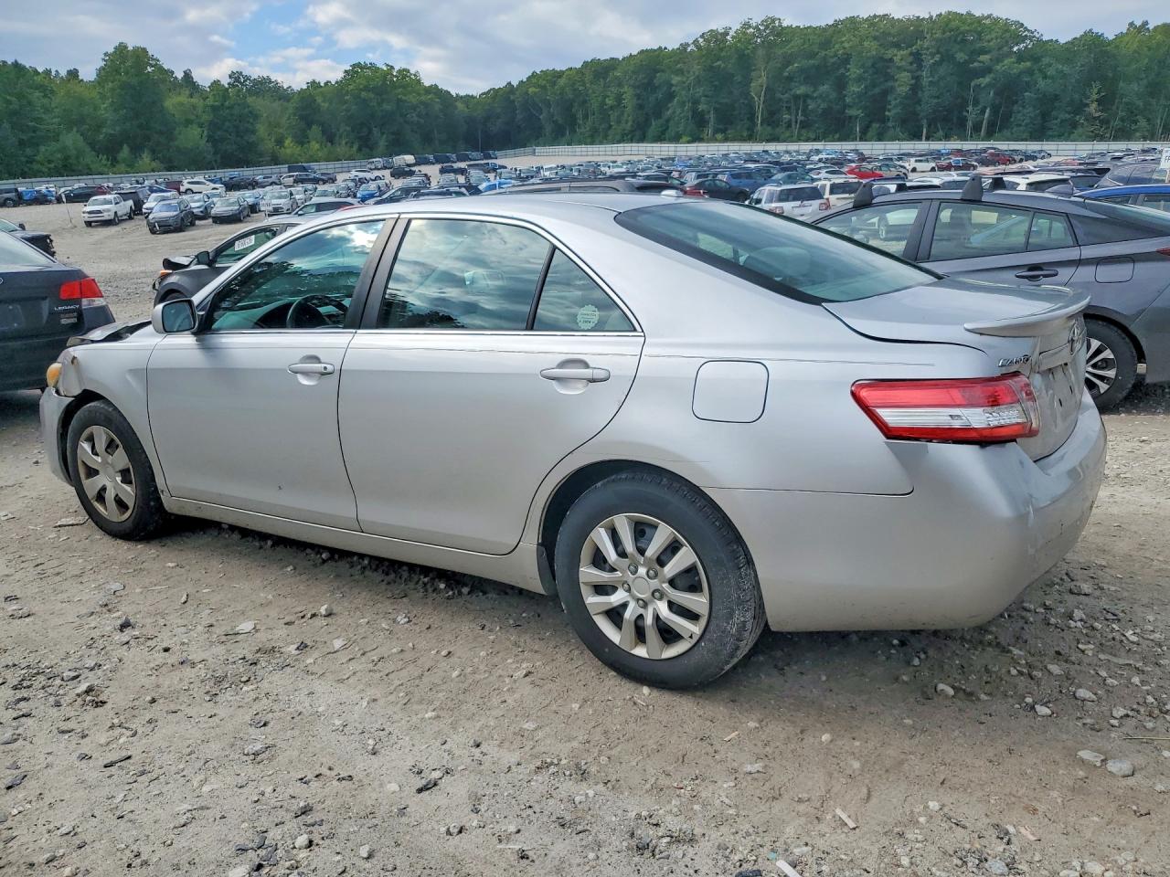 2011 Toyota Camry Le Silver vin: 4T4BF3EKXBR142176