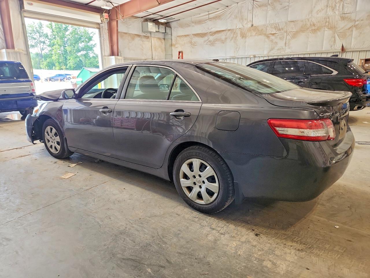 2011 Toyota Camry Le Gray vin: 4T4BF3EKXBR143201