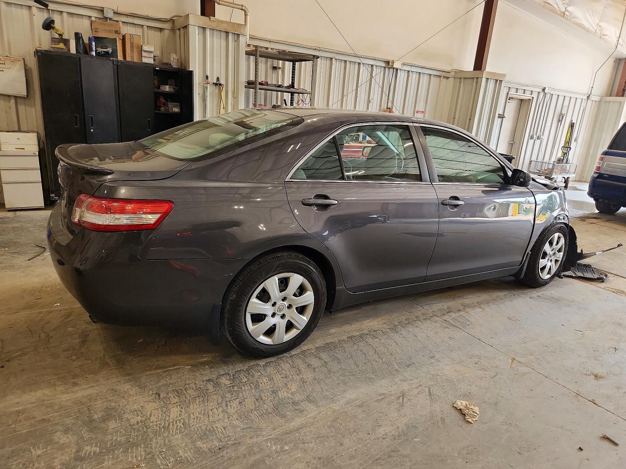 2011 Toyota Camry Le Gray vin: 4T4BF3EKXBR143201