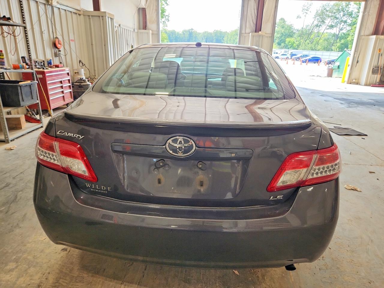 2011 Toyota Camry Le Gray vin: 4T4BF3EKXBR143201