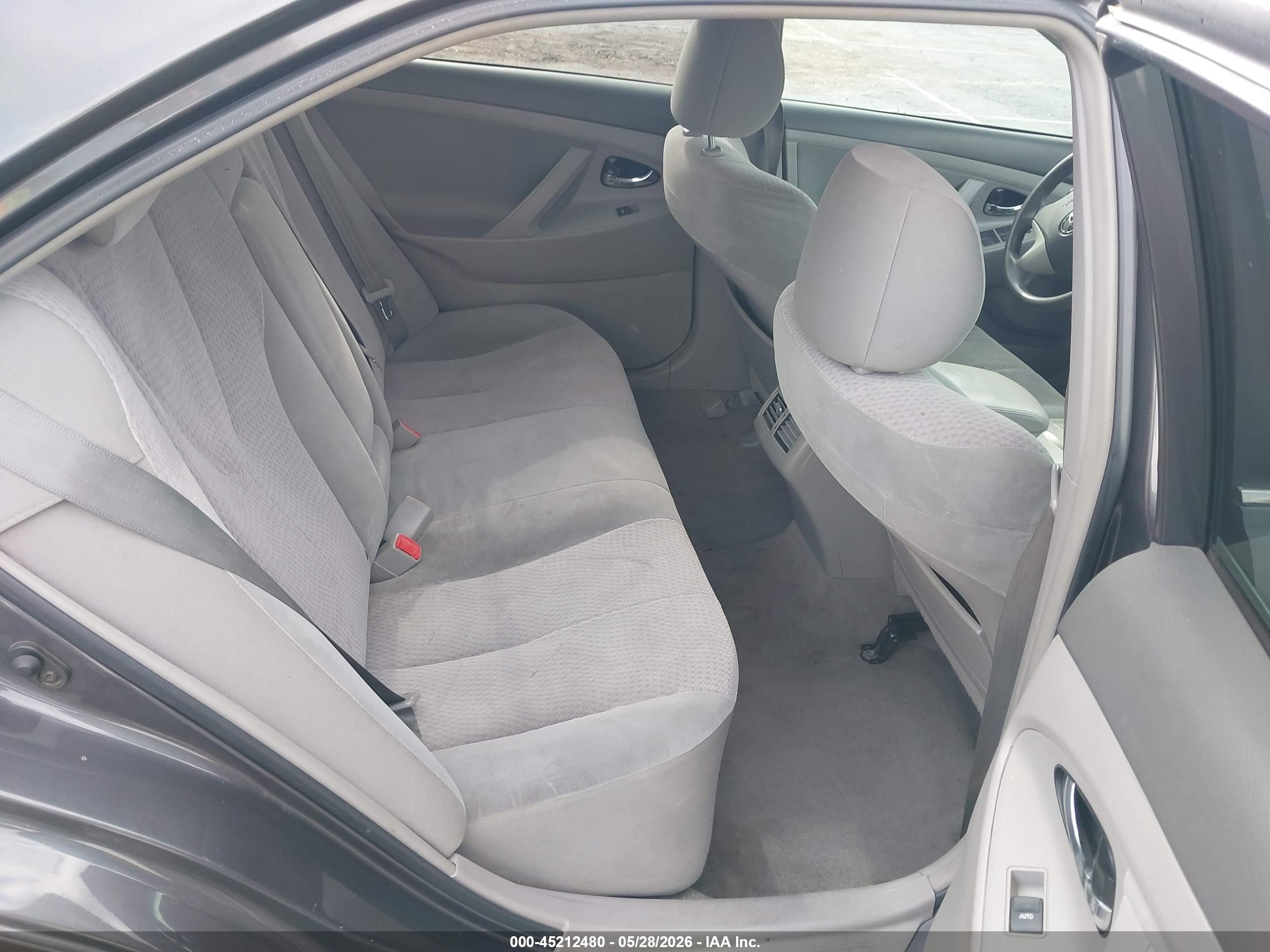 2011 Toyota Camry Le Gray vin: 4T4BF3EKXBR153145