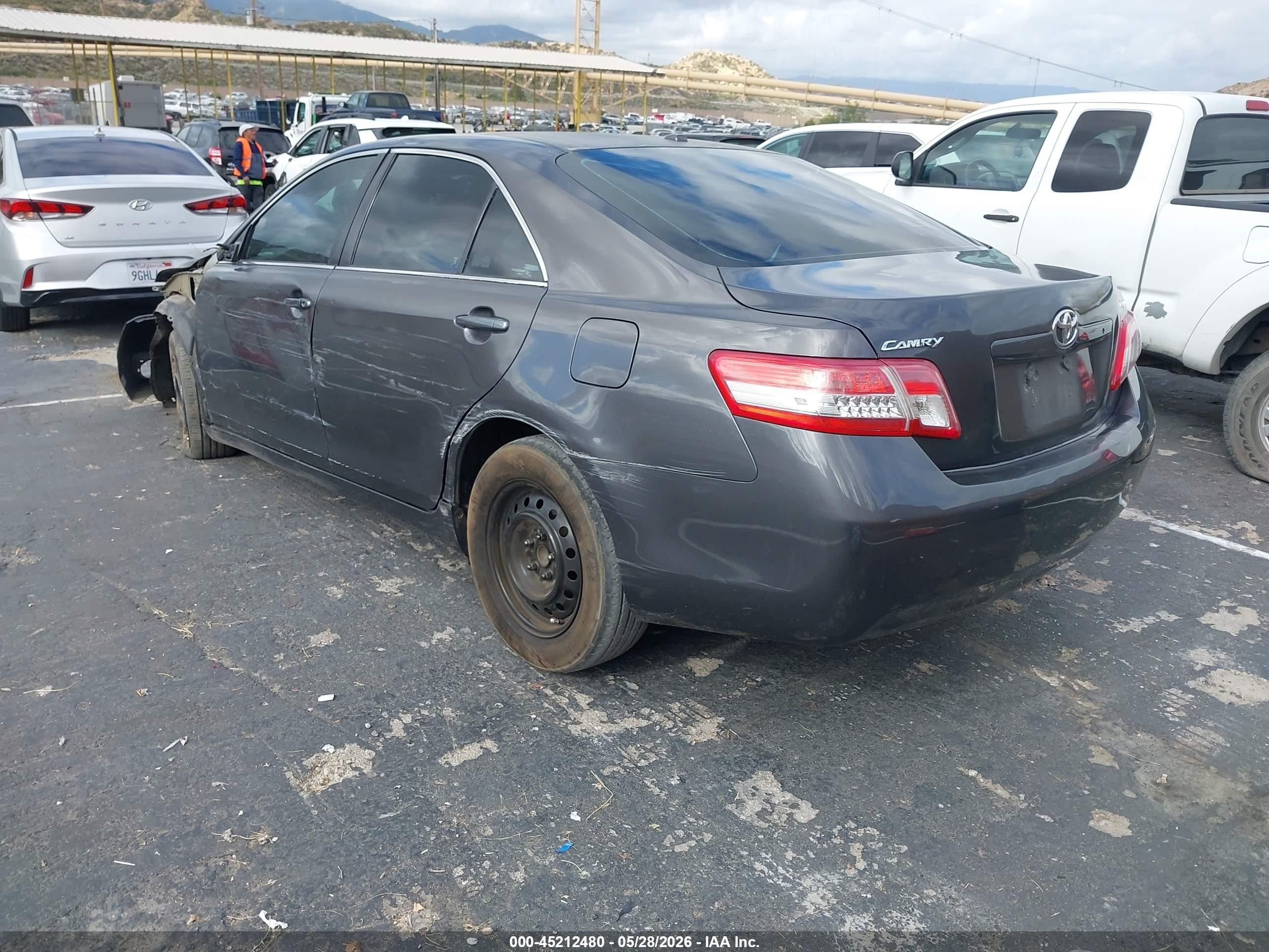 2011 Toyota Camry Le Gray vin: 4T4BF3EKXBR153145