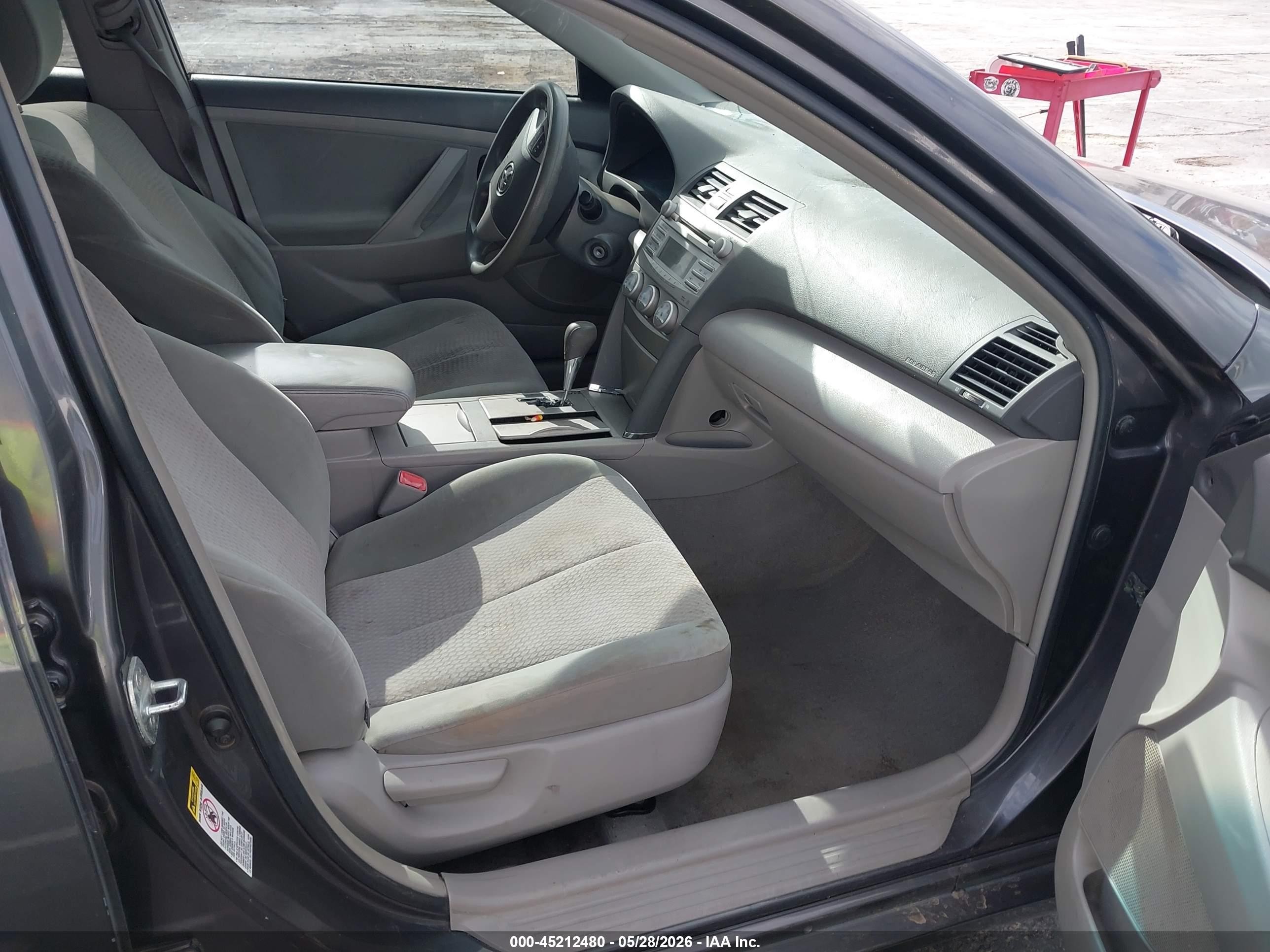 2011 Toyota Camry Le Gray vin: 4T4BF3EKXBR153145