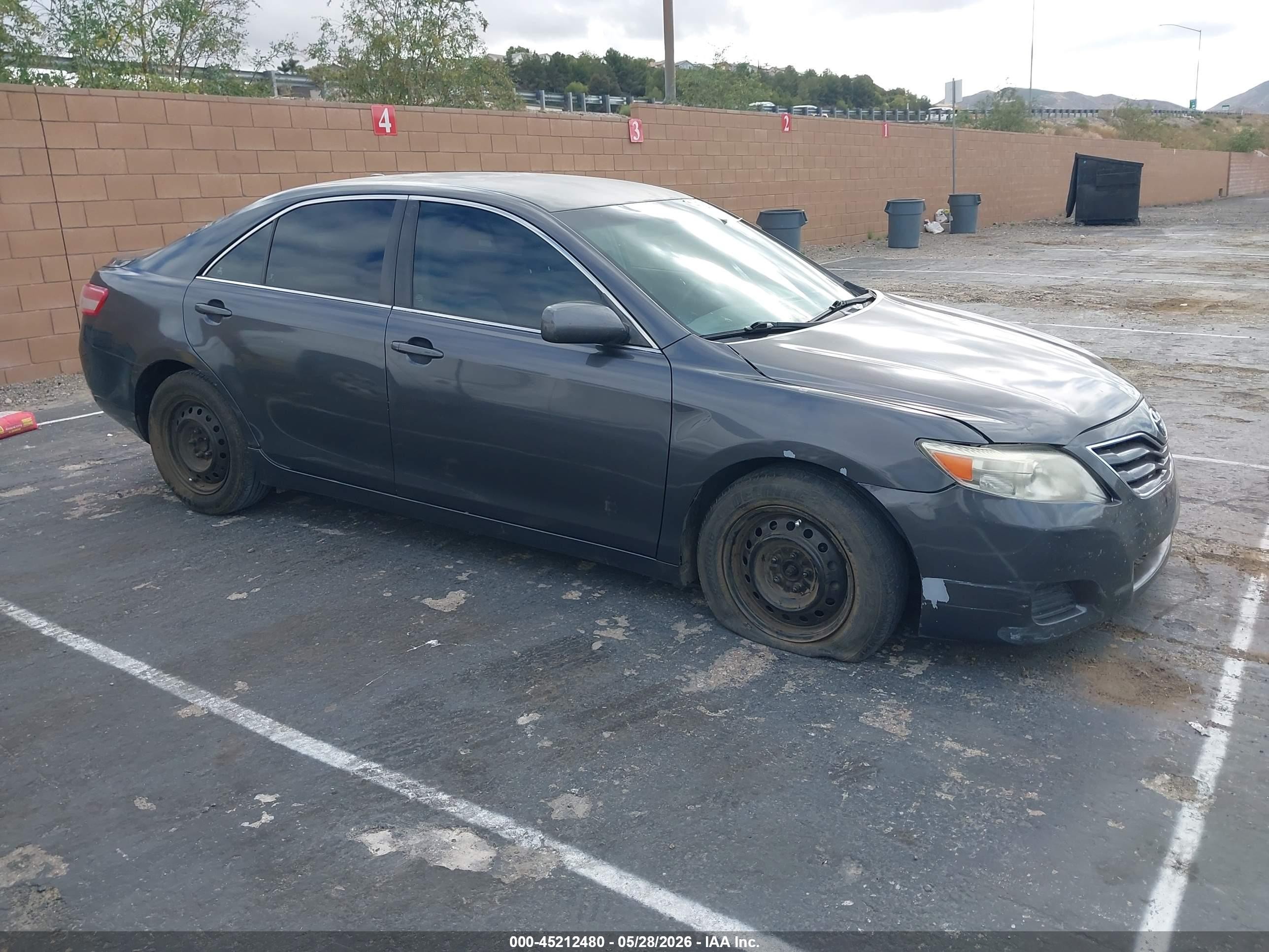 2011 Toyota Camry Le Gray vin: 4T4BF3EKXBR153145