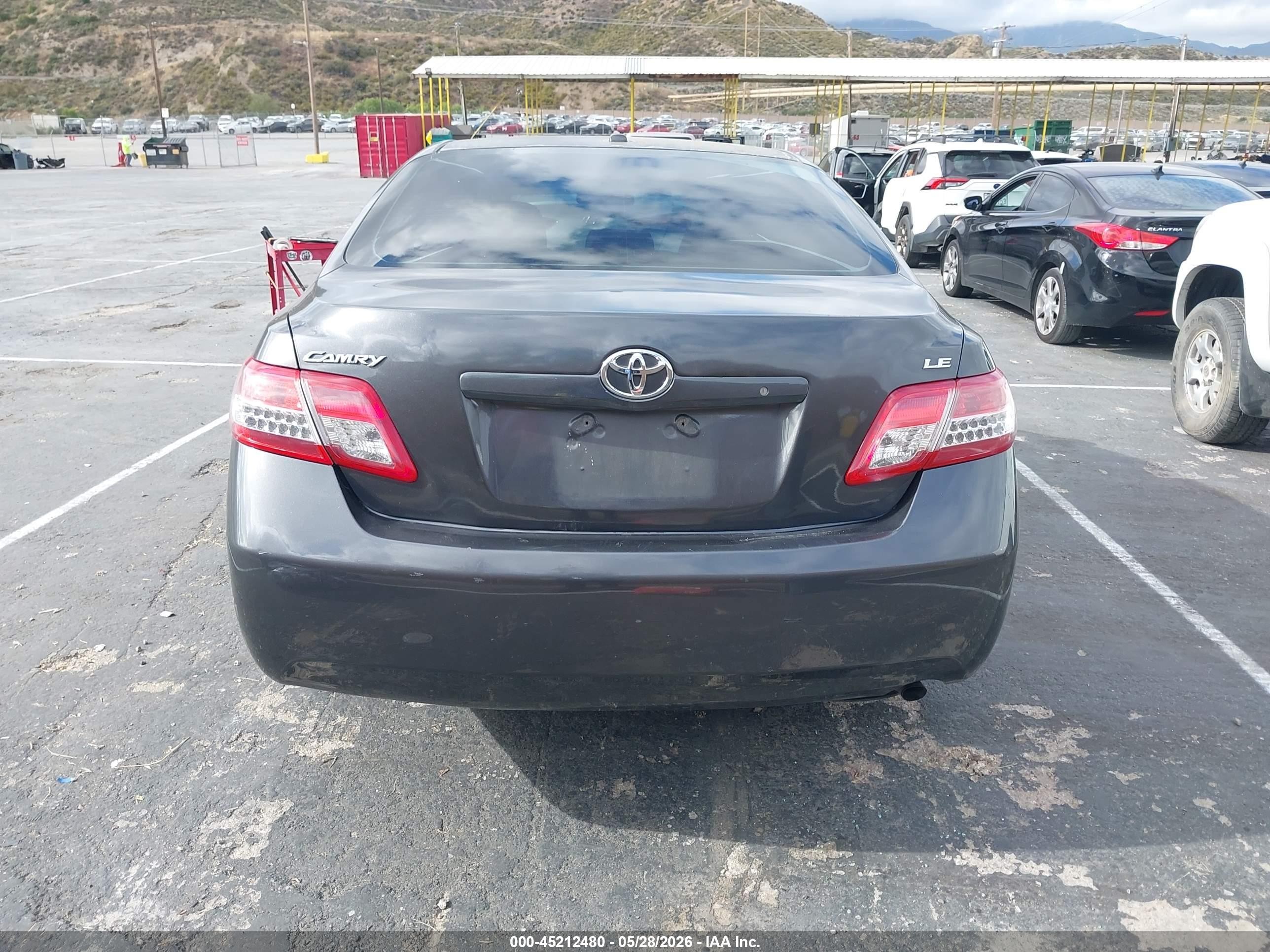 2011 Toyota Camry Le Gray vin: 4T4BF3EKXBR153145
