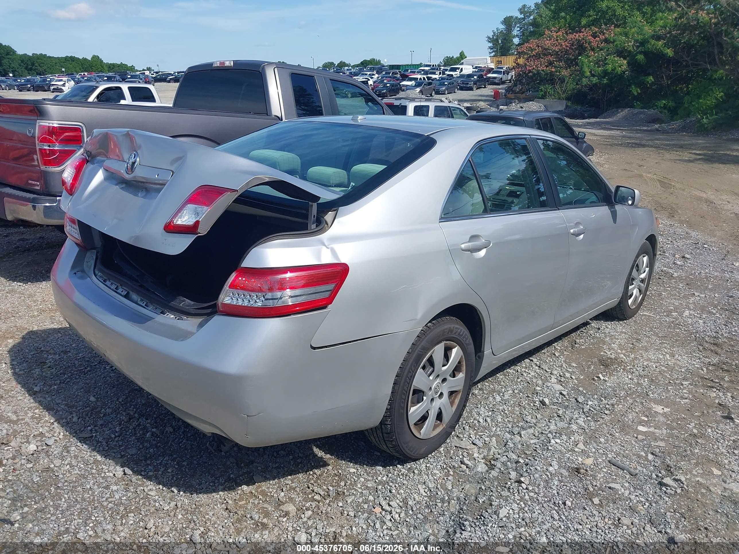 2011 Toyota Camry Le Silver vin: 4T4BF3EKXBR164677
