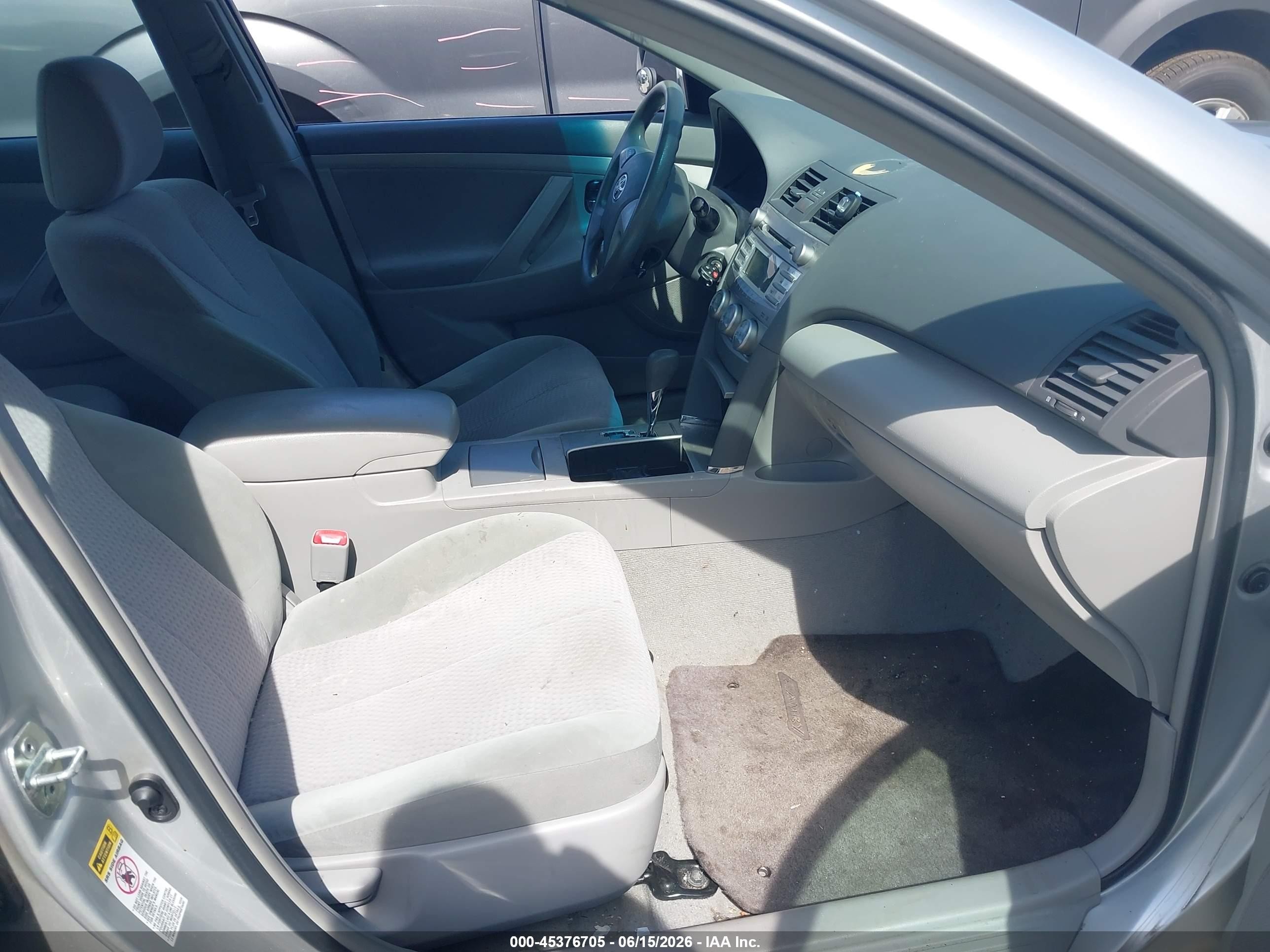 2011 Toyota Camry Le Silver vin: 4T4BF3EKXBR164677