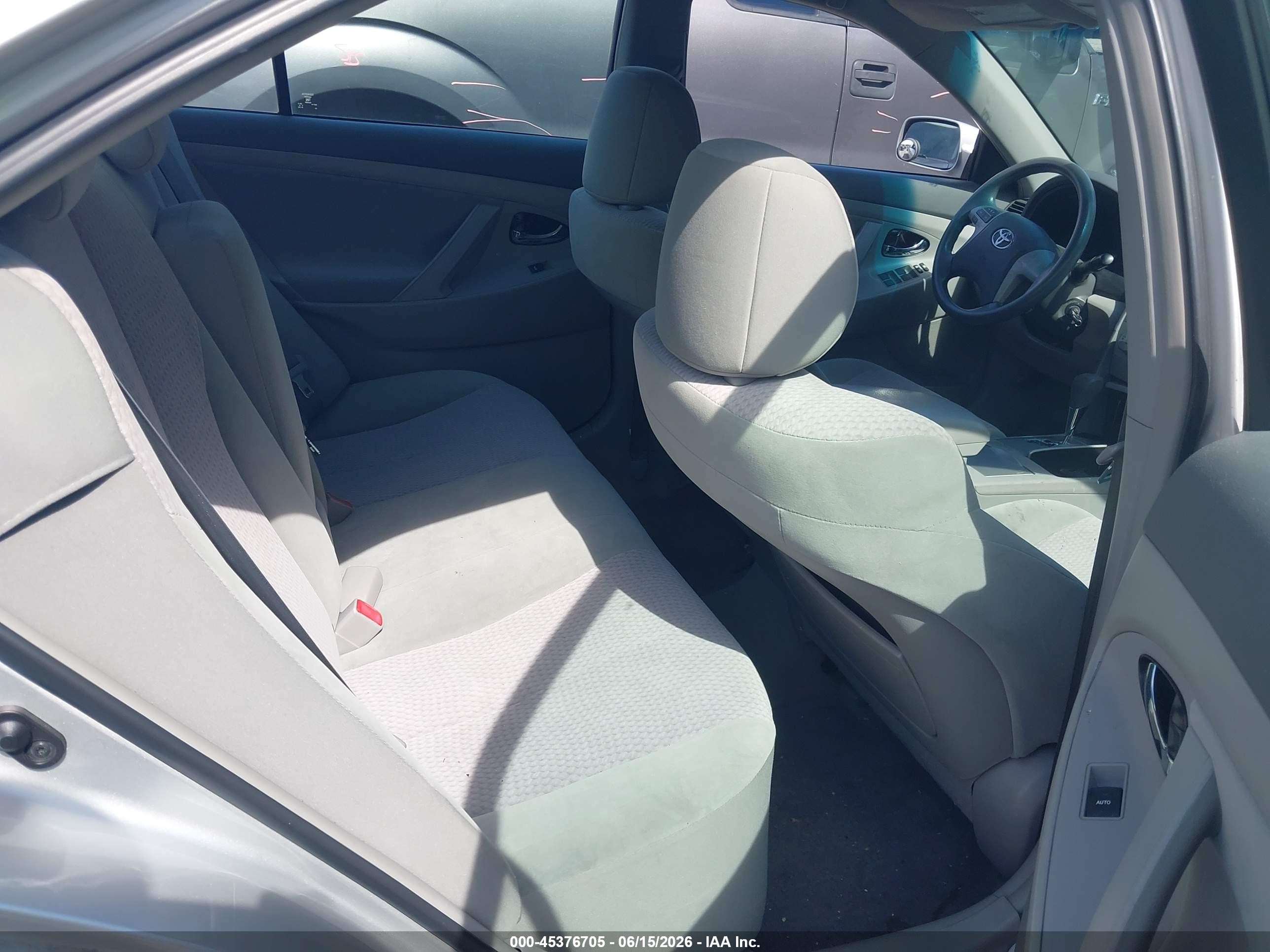 2011 Toyota Camry Le Silver vin: 4T4BF3EKXBR164677