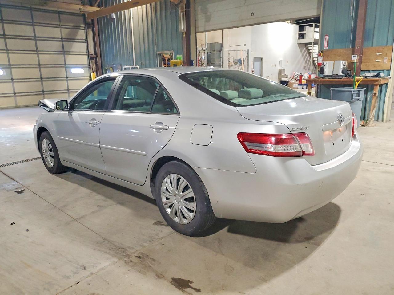 2011 Toyota Camry Le Silver vin: 4T4BF3EKXBR171936