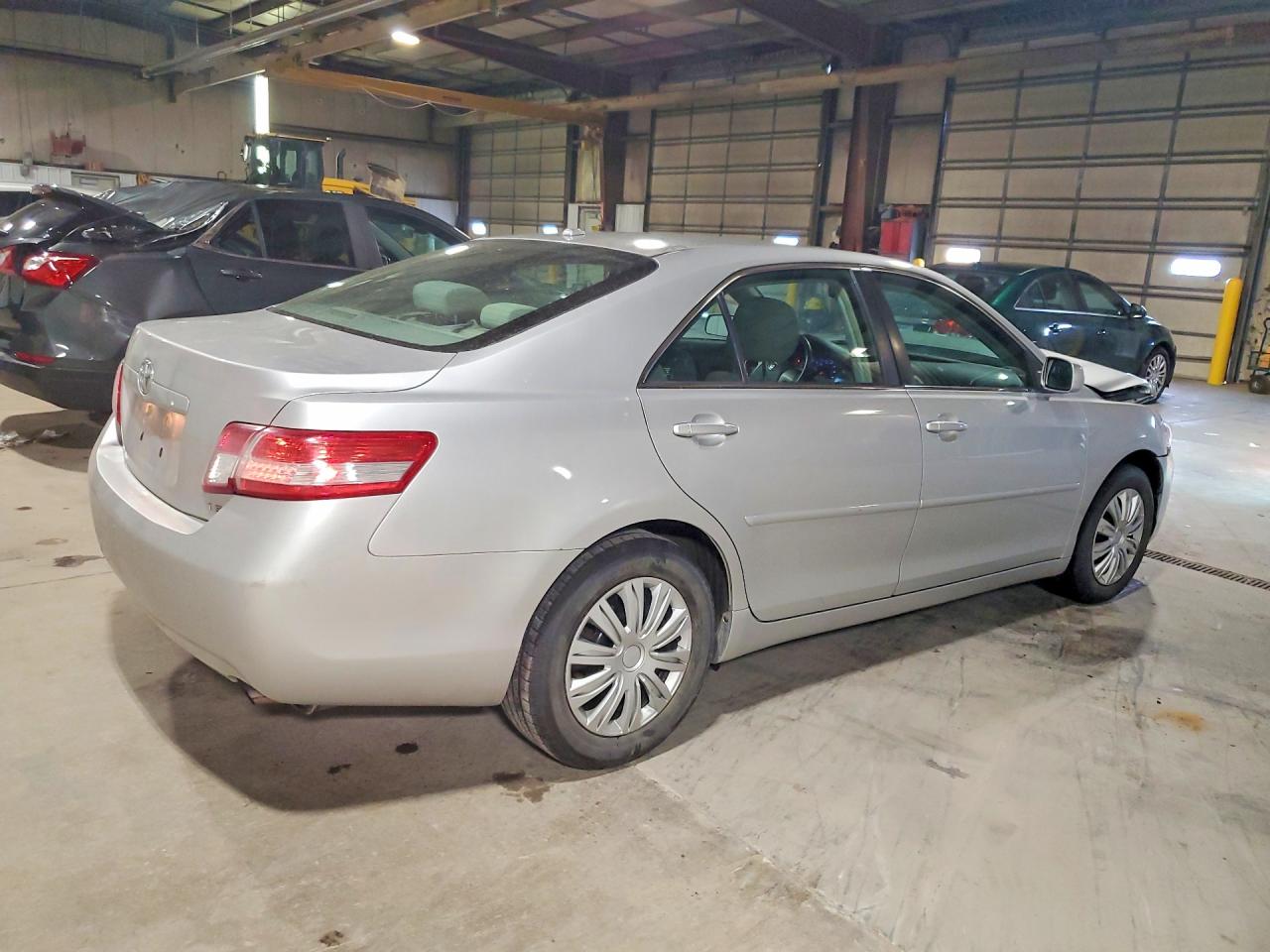 2011 Toyota Camry Le Silver vin: 4T4BF3EKXBR171936