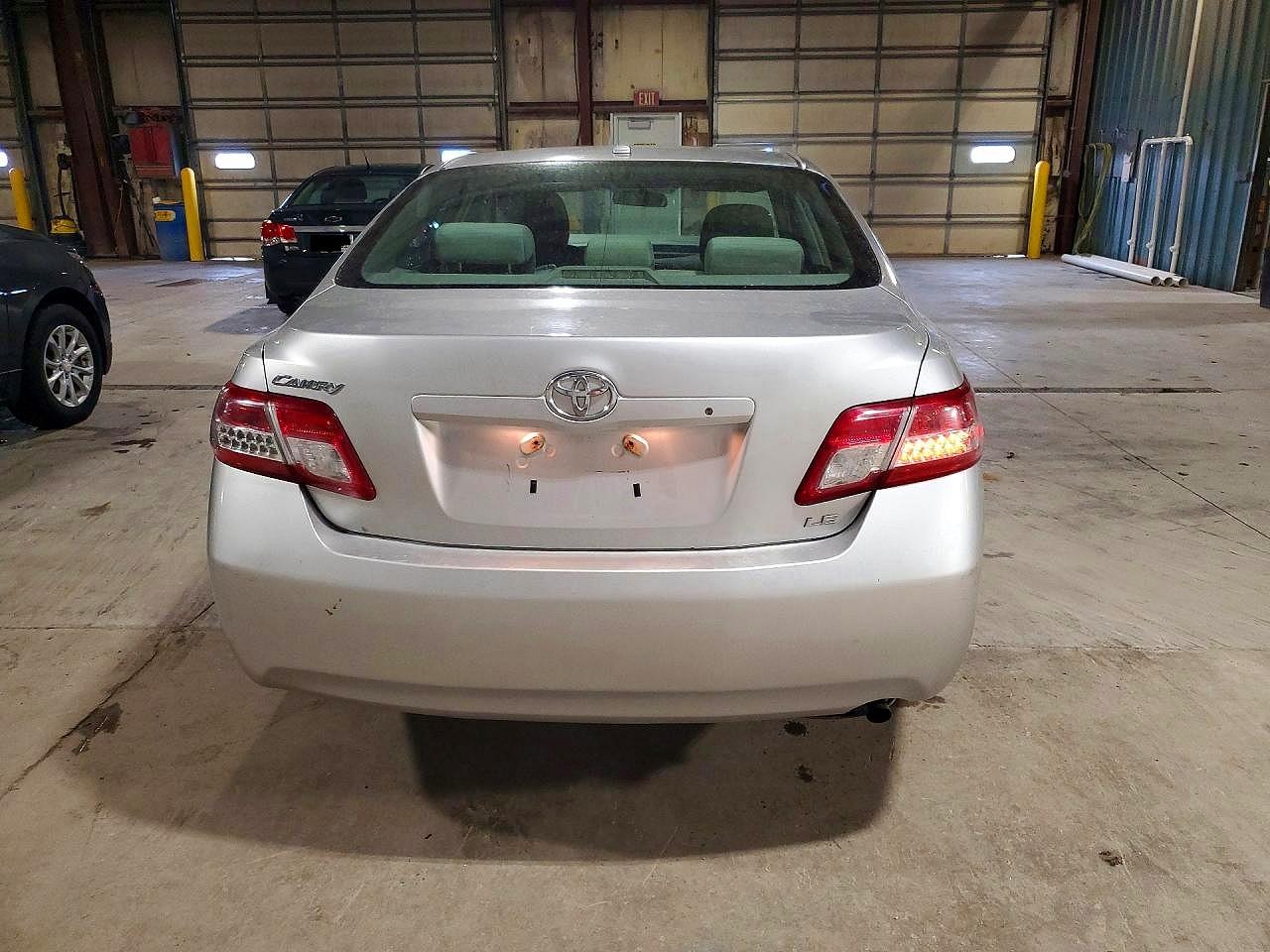 2011 Toyota Camry Le Silver vin: 4T4BF3EKXBR171936