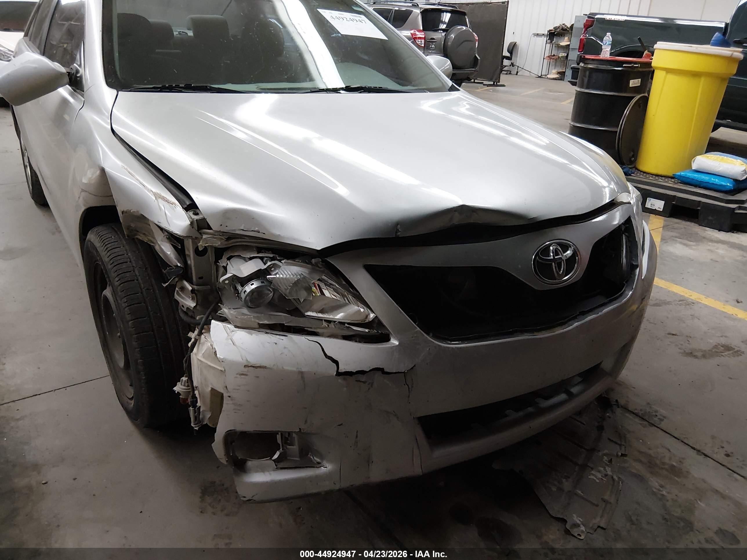 2011 Toyota Camry Le Silver vin: 4T4BF3EKXBR178711