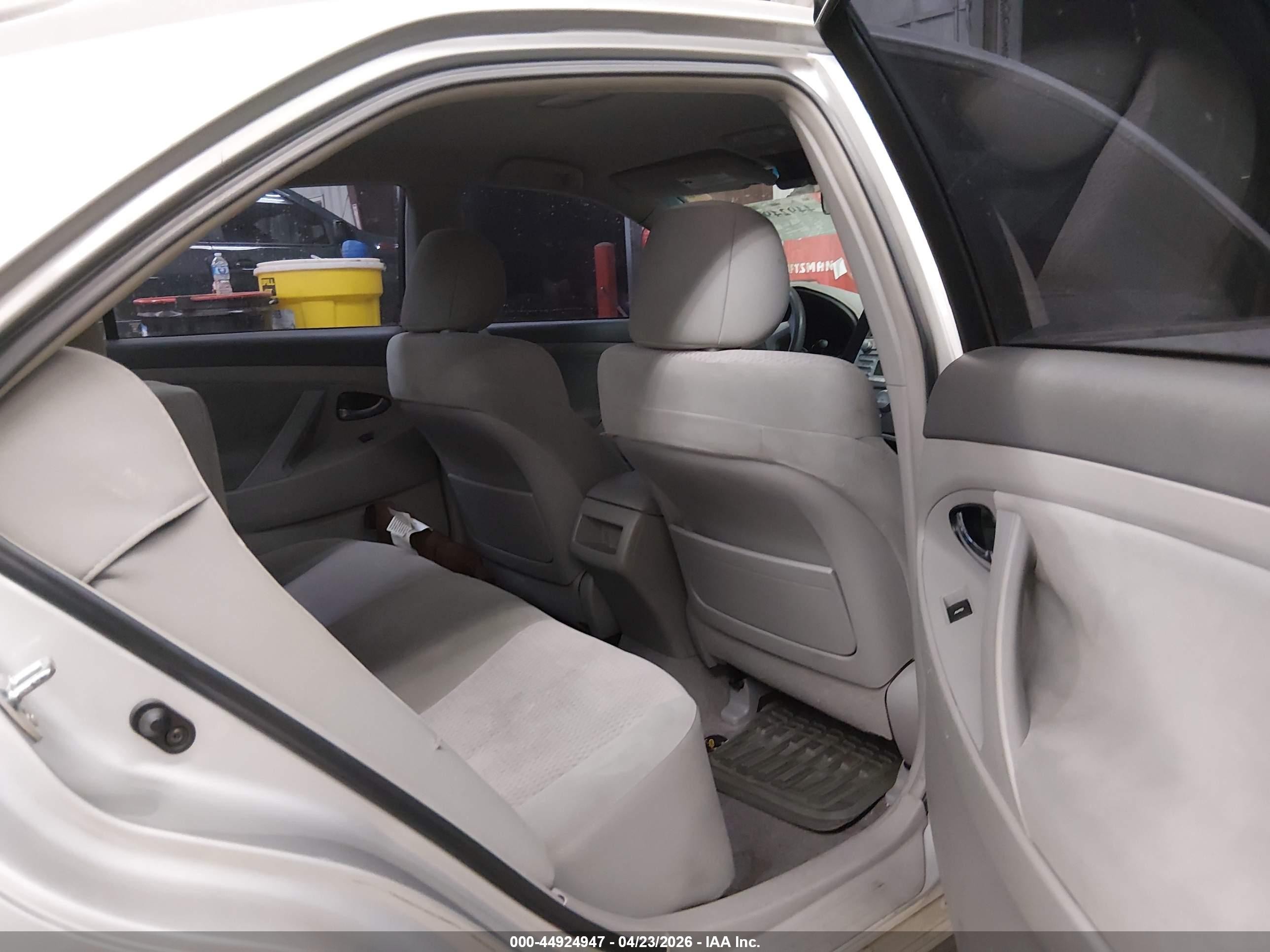2011 Toyota Camry Le Silver vin: 4T4BF3EKXBR178711