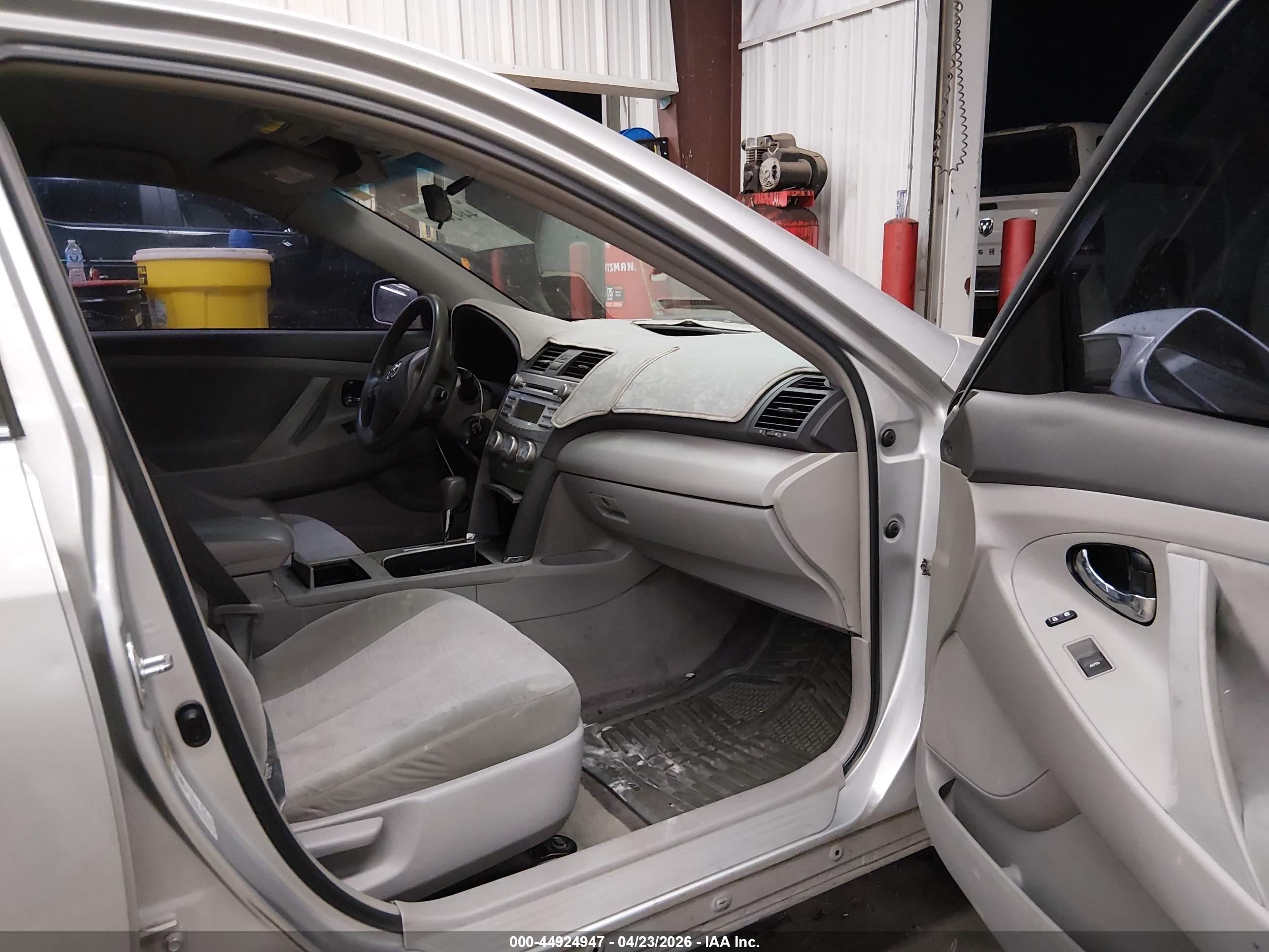 2011 Toyota Camry Le Silver vin: 4T4BF3EKXBR178711