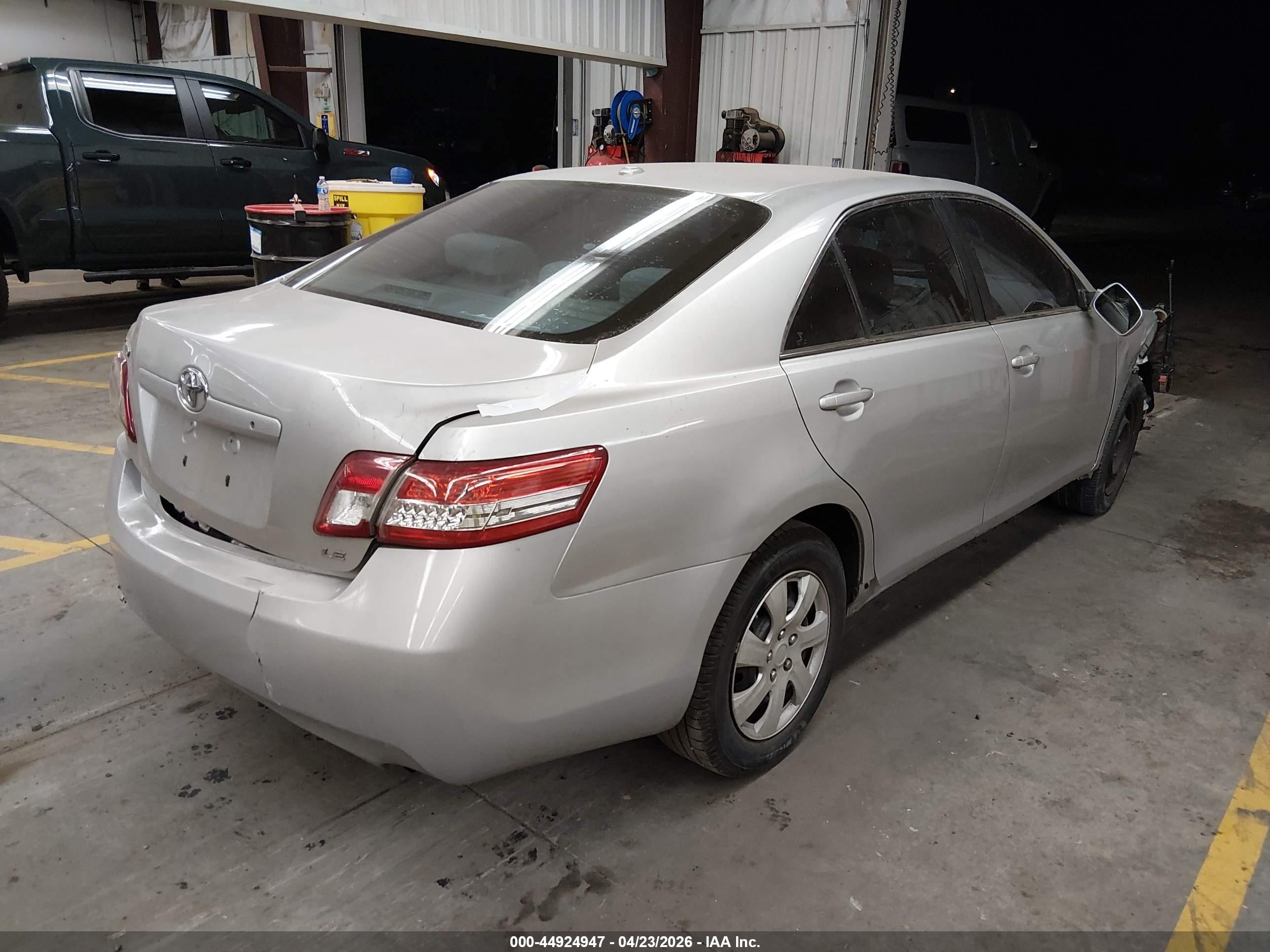 2011 Toyota Camry Le Silver vin: 4T4BF3EKXBR178711
