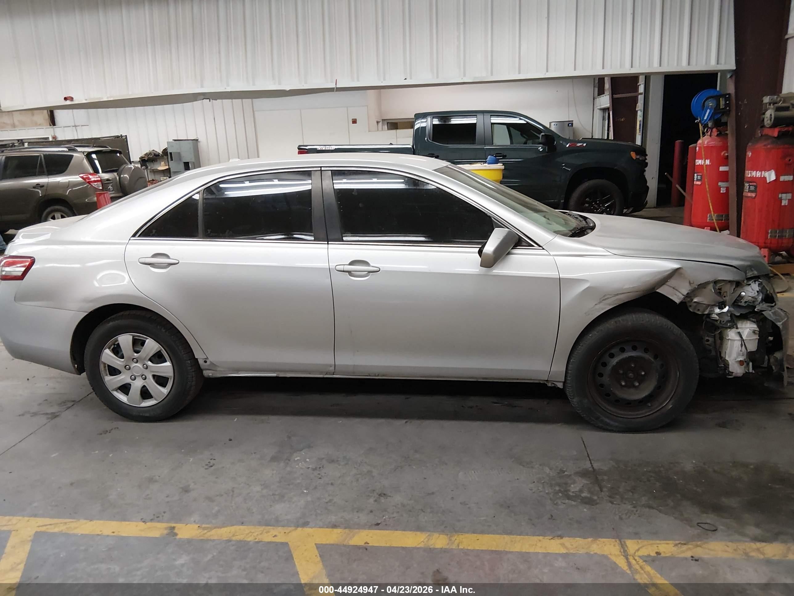 2011 Toyota Camry Le Silver vin: 4T4BF3EKXBR178711