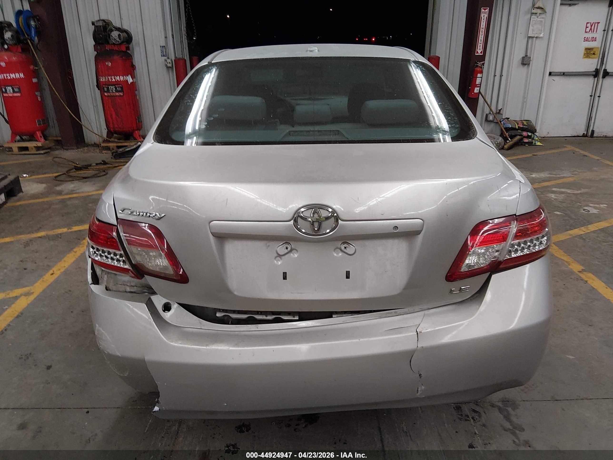 2011 Toyota Camry Le Silver vin: 4T4BF3EKXBR178711