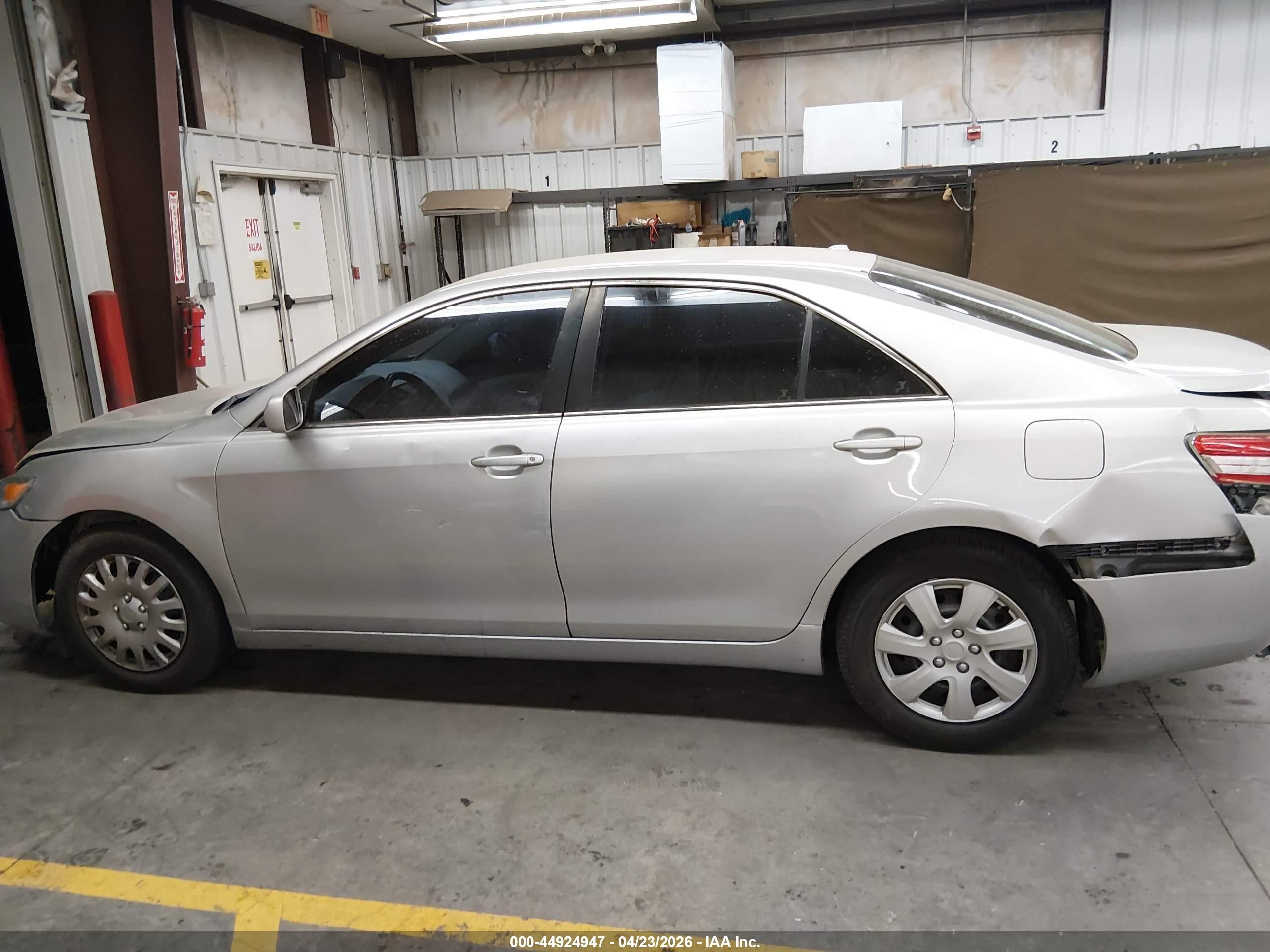 2011 Toyota Camry Le Silver vin: 4T4BF3EKXBR178711