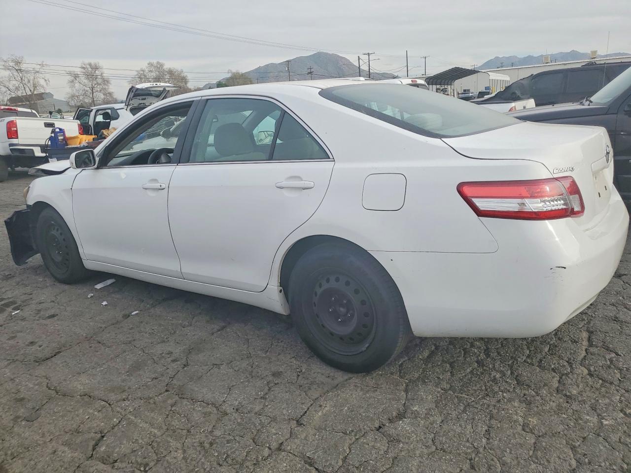 2011 Toyota Camry Белый vin: 4T4BF3EKXBR180927