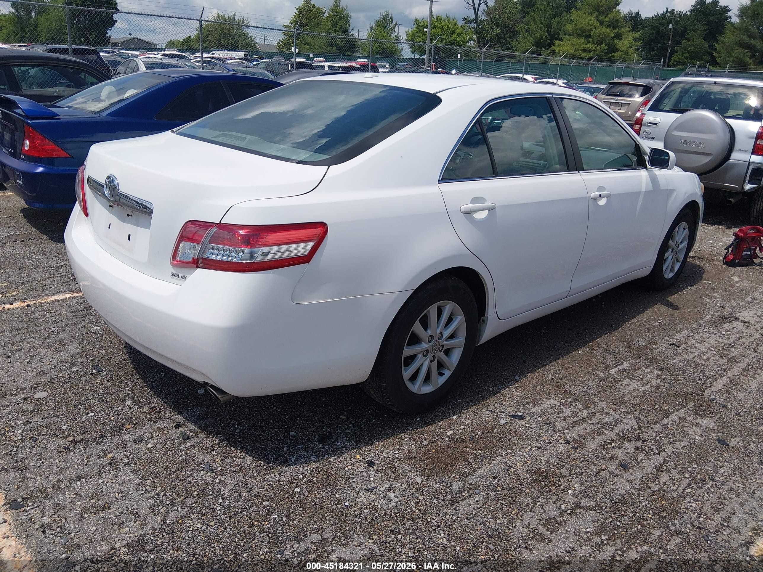 2011 Toyota Camry Xle White vin: 4T4BF3EKXBR192026