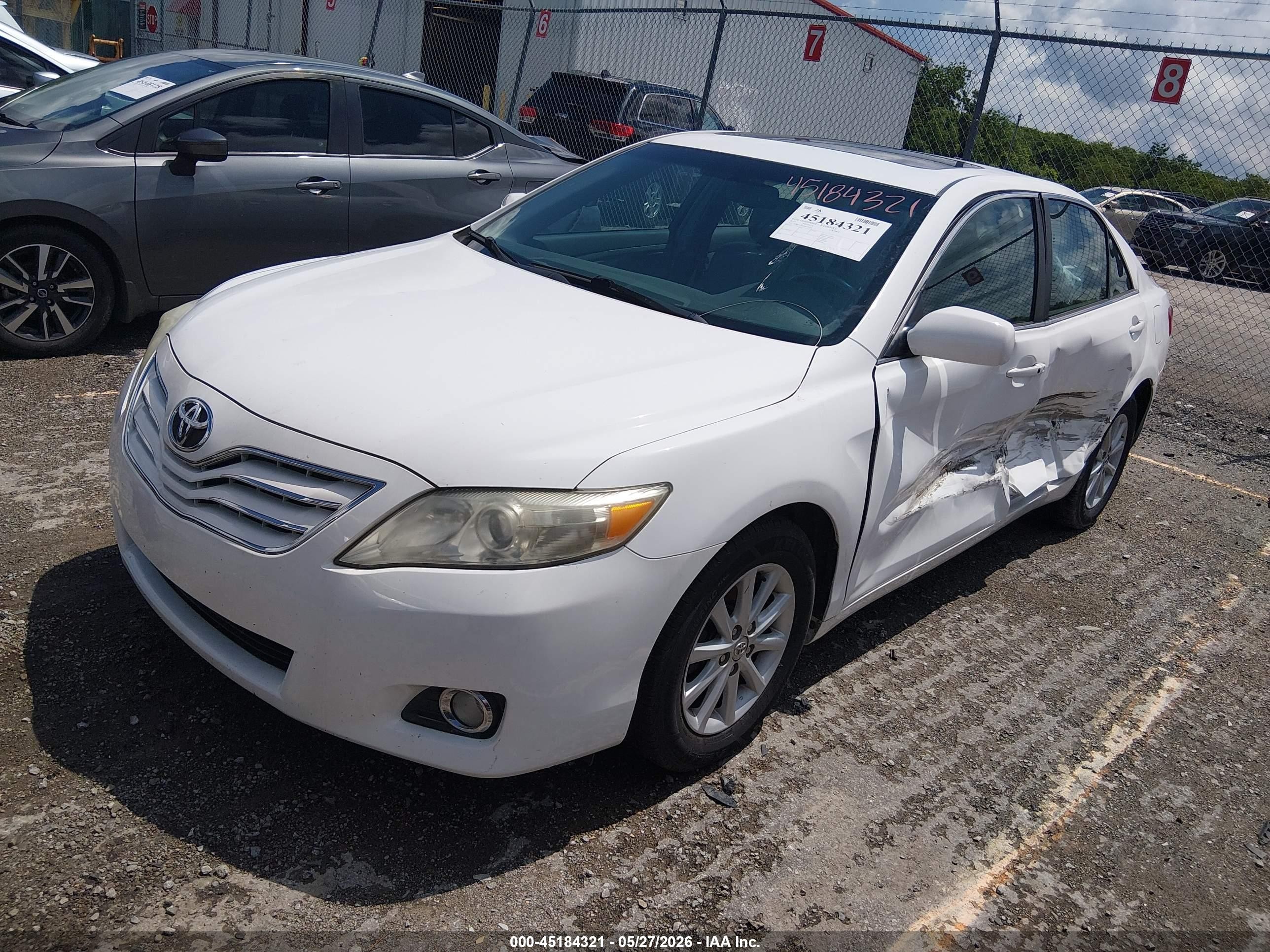 2011 Toyota Camry Xle White vin: 4T4BF3EKXBR192026