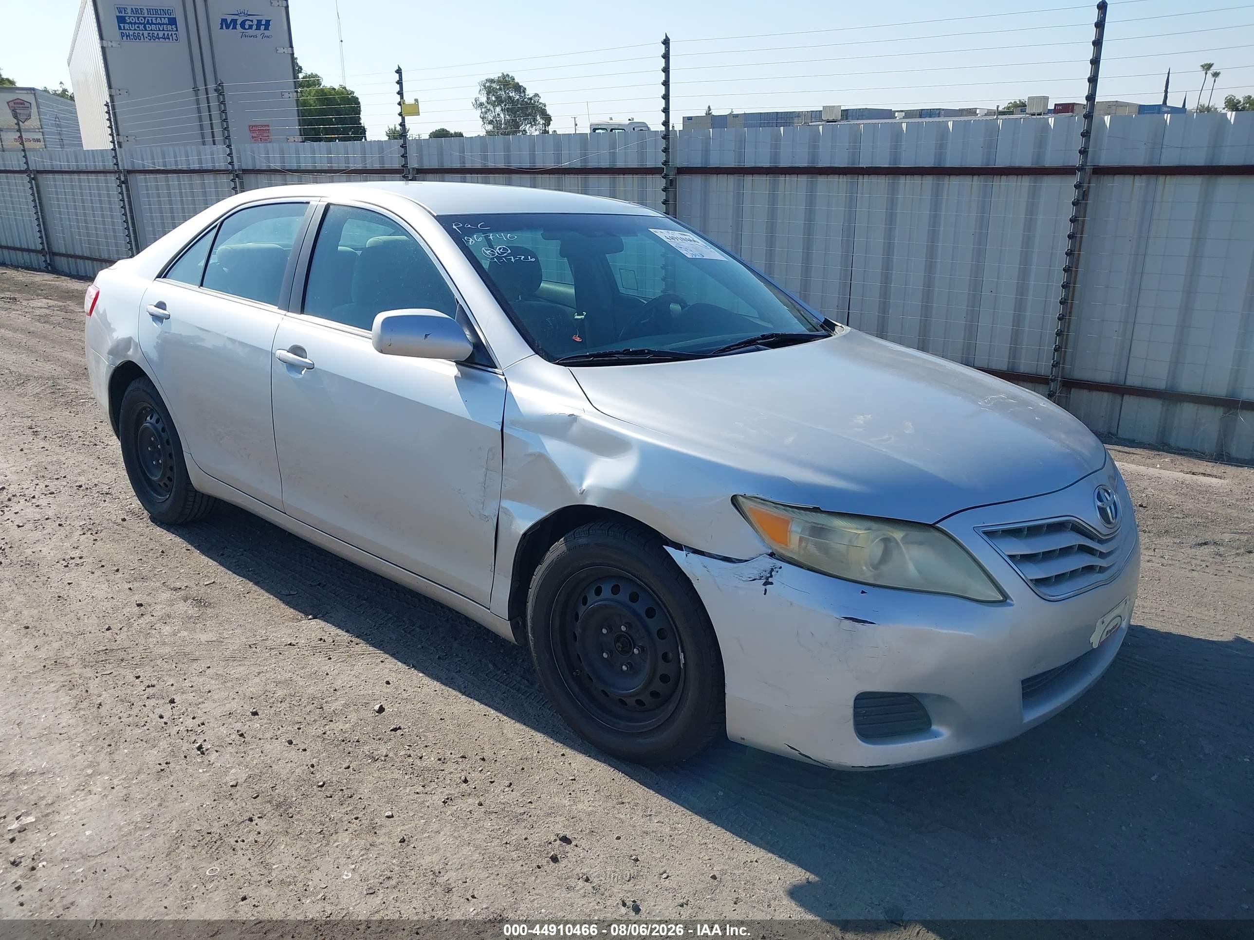 2011 Toyota Camry Le Silver vin: 4T4BF3EKXBR196416