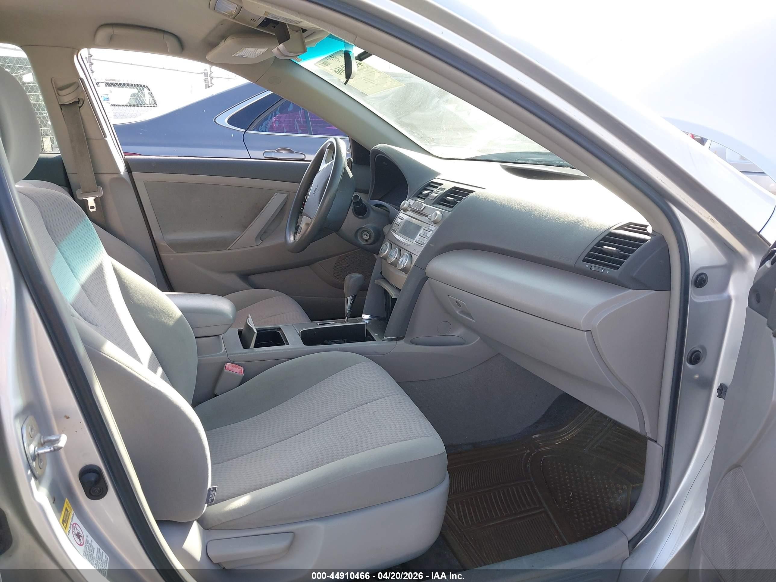 2011 Toyota Camry Le Silver vin: 4T4BF3EKXBR196416