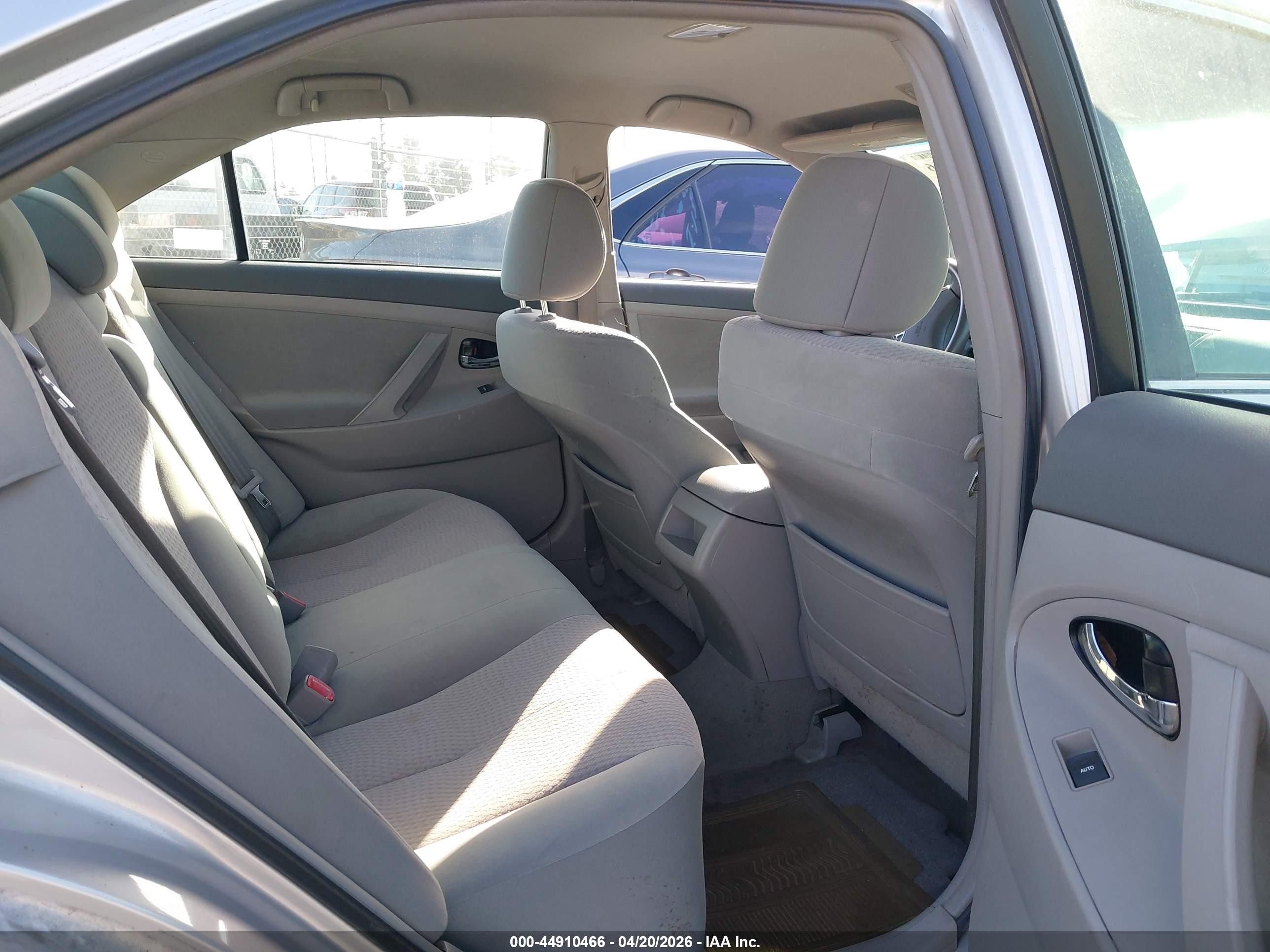 2011 Toyota Camry Le Silver vin: 4T4BF3EKXBR196416