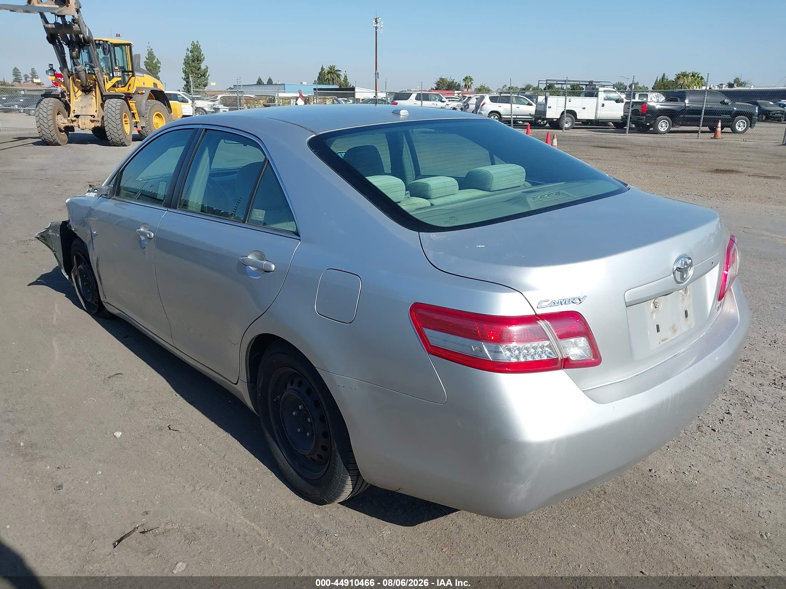 2011 Toyota Camry Le Silver vin: 4T4BF3EKXBR196416
