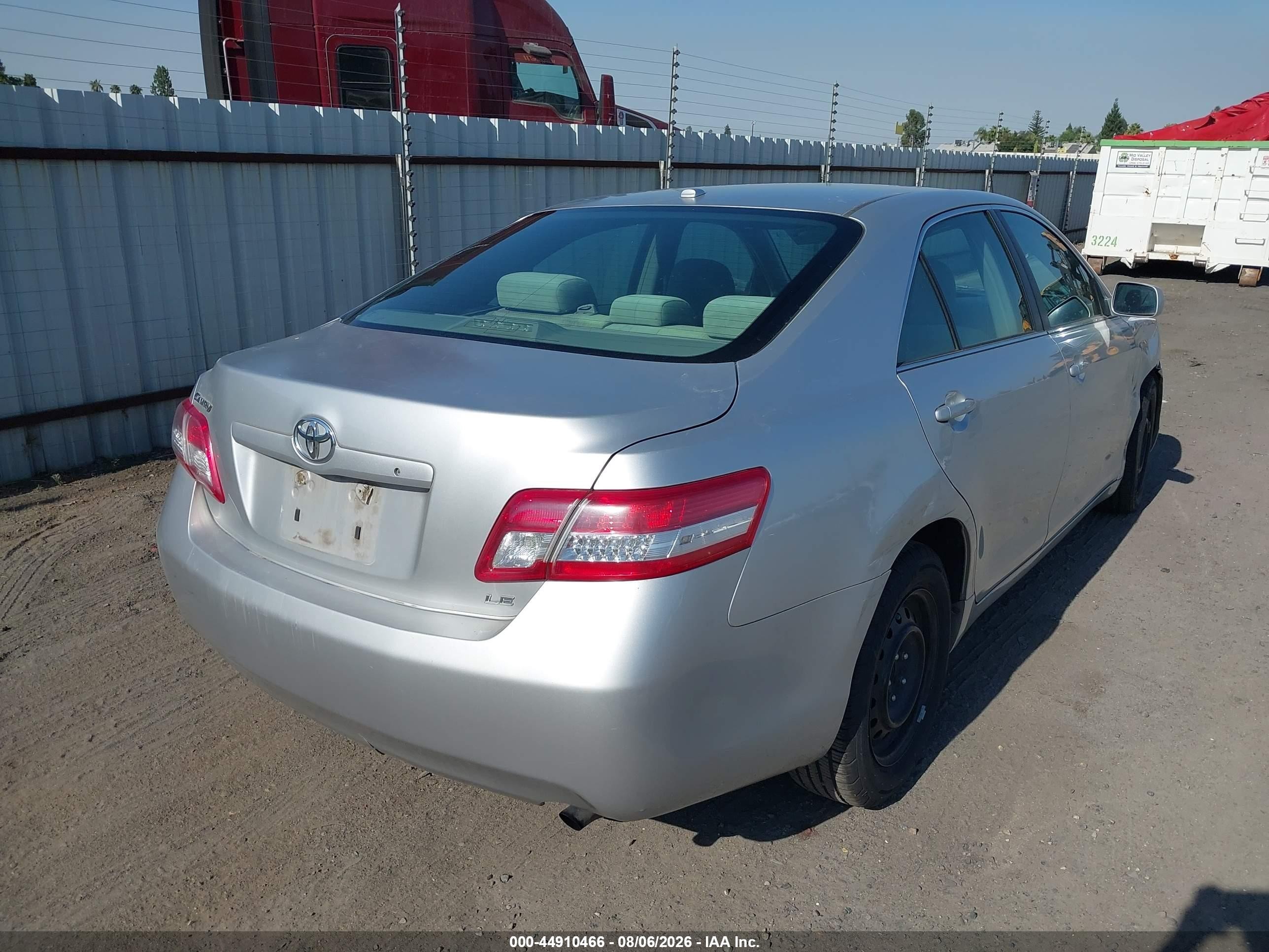 2011 Toyota Camry Le Silver vin: 4T4BF3EKXBR196416